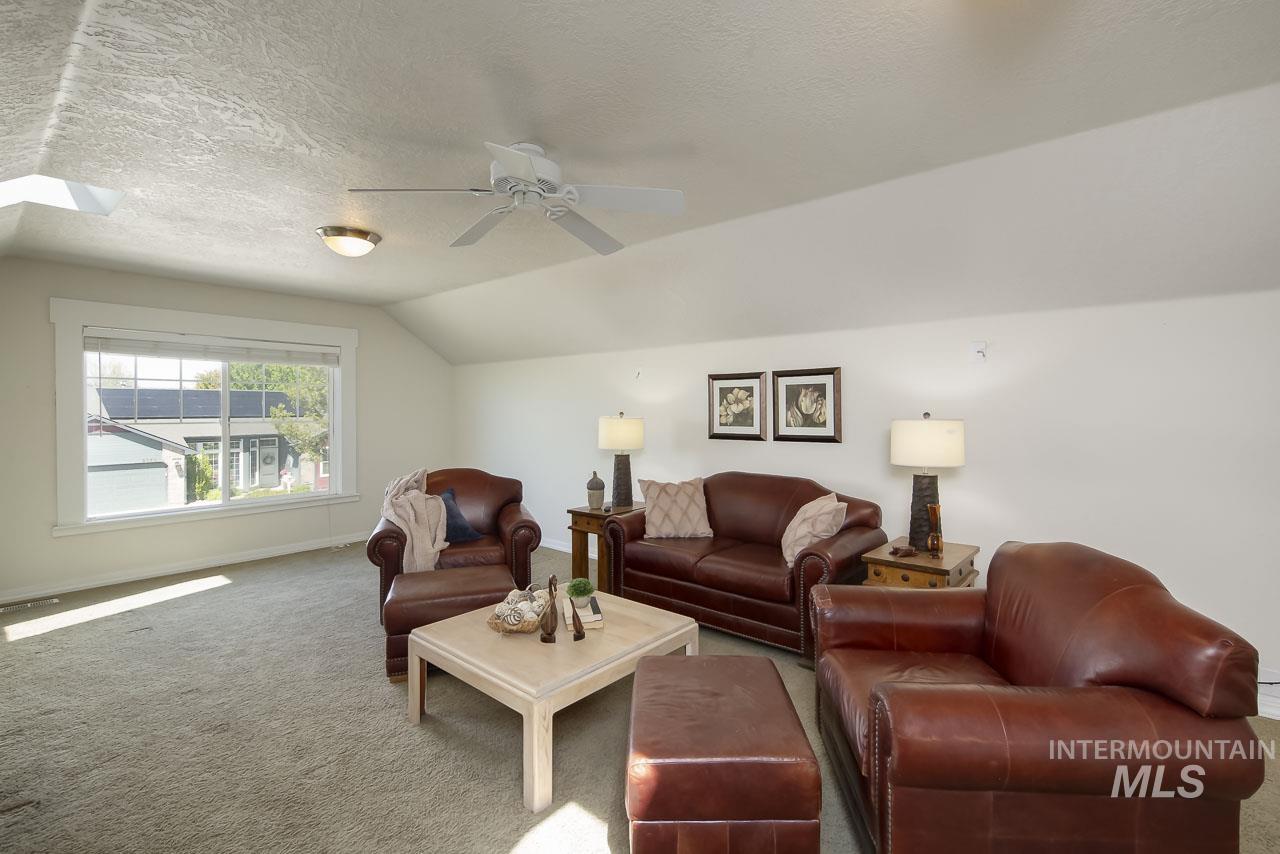 5175 W Tournament Dr, Meridian, Idaho 83646-8813, 4 Bedrooms, 2.5 Bathrooms, Residential For Sale, Price $540,000,MLS 98983518