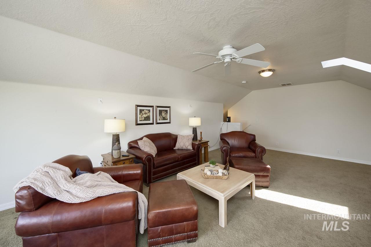 5175 W Tournament Dr, Meridian, Idaho 83646-8813, 4 Bedrooms, 2.5 Bathrooms, Residential For Sale, Price $540,000,MLS 98983518