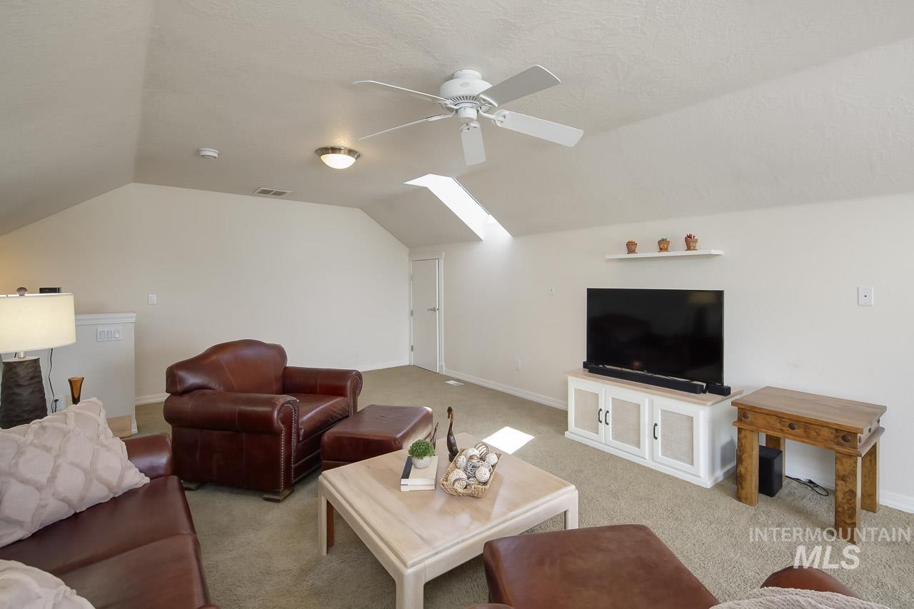 5175 W Tournament Dr, Meridian, Idaho 83646-8813, 4 Bedrooms, 2.5 Bathrooms, Residential For Sale, Price $540,000,MLS 98983518