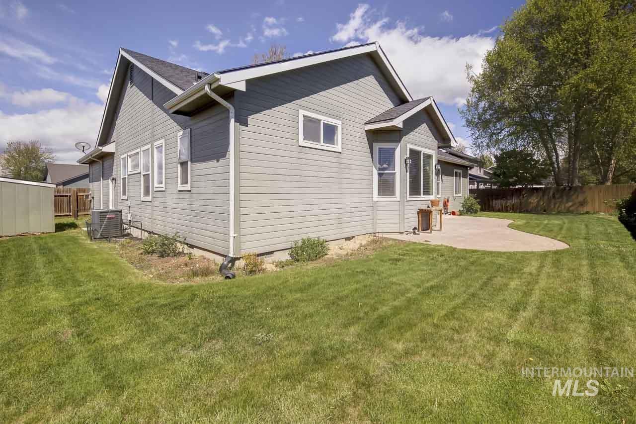 5175 W Tournament Dr, Meridian, Idaho 83646-8813, 4 Bedrooms, 2.5 Bathrooms, Residential For Sale, Price $540,000,MLS 98983518