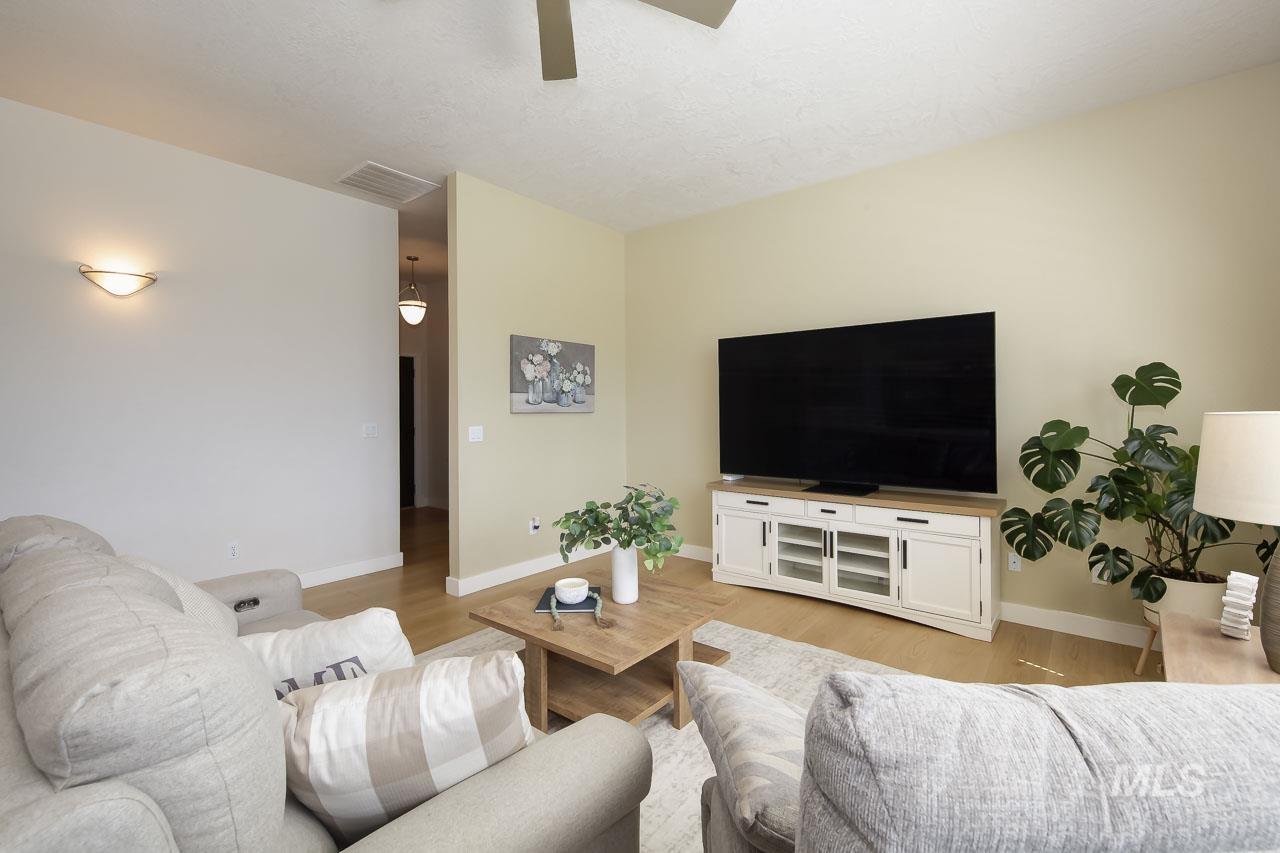 5175 W Tournament Dr, Meridian, Idaho 83646-8813, 4 Bedrooms, 2.5 Bathrooms, Residential For Sale, Price $540,000,MLS 98983518