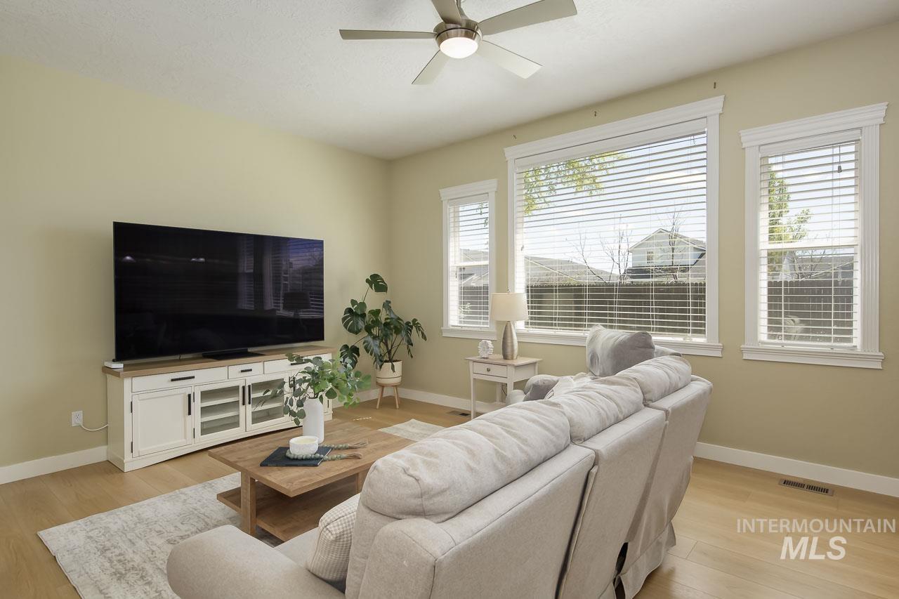 5175 W Tournament Dr, Meridian, Idaho 83646-8813, 4 Bedrooms, 2.5 Bathrooms, Residential For Sale, Price $540,000,MLS 98983518