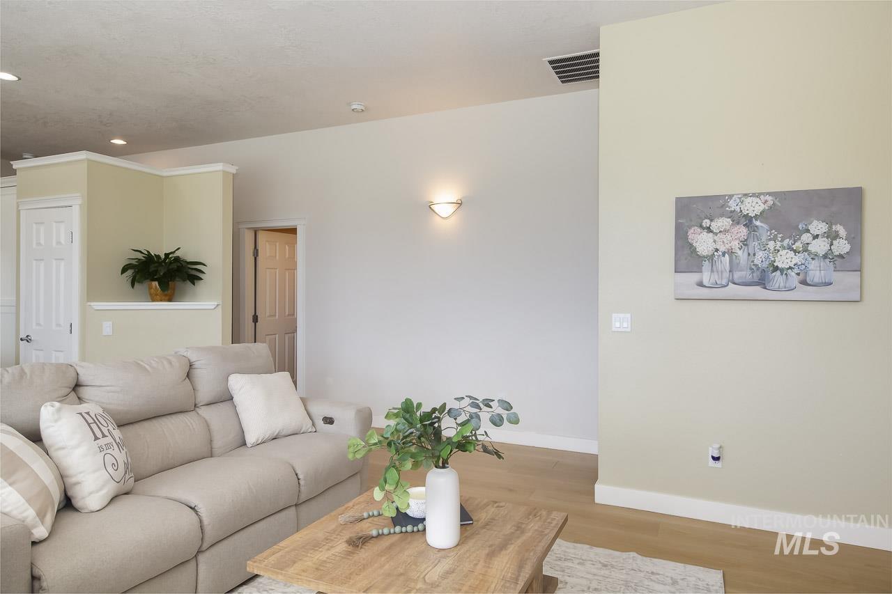 5175 W Tournament Dr, Meridian, Idaho 83646-8813, 4 Bedrooms, 2.5 Bathrooms, Residential For Sale, Price $540,000,MLS 98983518