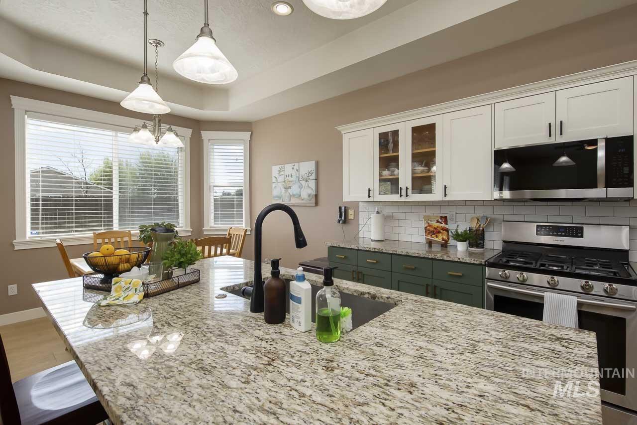 5175 W Tournament Dr, Meridian, Idaho 83646-8813, 4 Bedrooms, 2.5 Bathrooms, Residential For Sale, Price $540,000,MLS 98983518