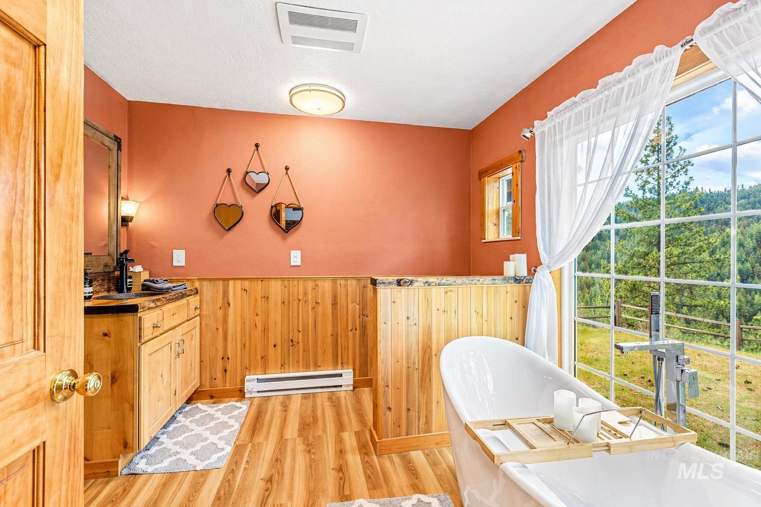 9 Conifer Circle, Boise, Idaho 83716, 5 Bedrooms, 2 Bathrooms, Residential For Sale, Price $950,000,MLS 98983528