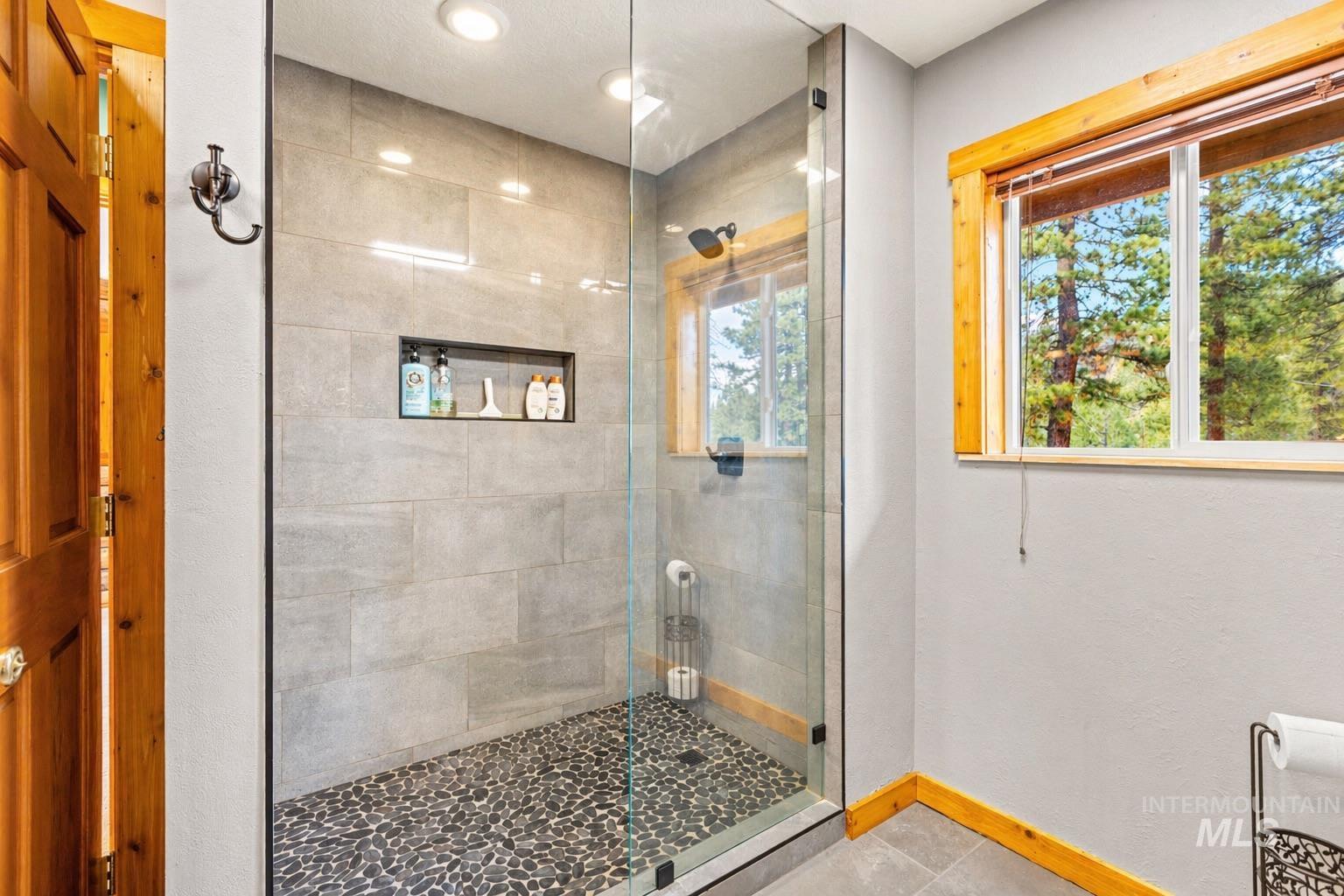 9 Conifer Circle, Boise, Idaho 83716, 5 Bedrooms, 2 Bathrooms, Residential For Sale, Price $950,000,MLS 98983528