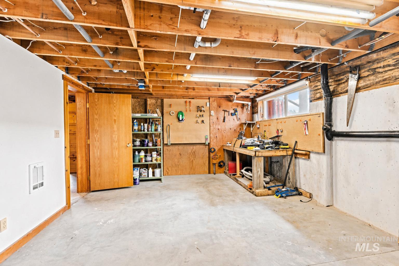 9 Conifer Circle, Boise, Idaho 83716, 5 Bedrooms, 2 Bathrooms, Residential For Sale, Price $950,000,MLS 98983528