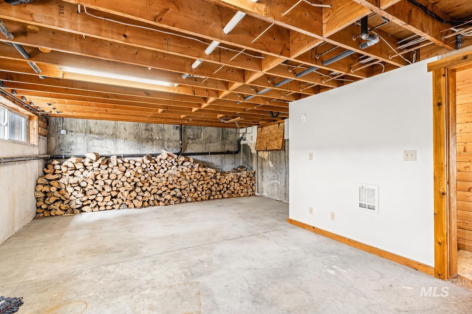 9 Conifer Circle, Boise, Idaho 83716, 5 Bedrooms, 2 Bathrooms, Residential For Sale, Price $950,000,MLS 98983528