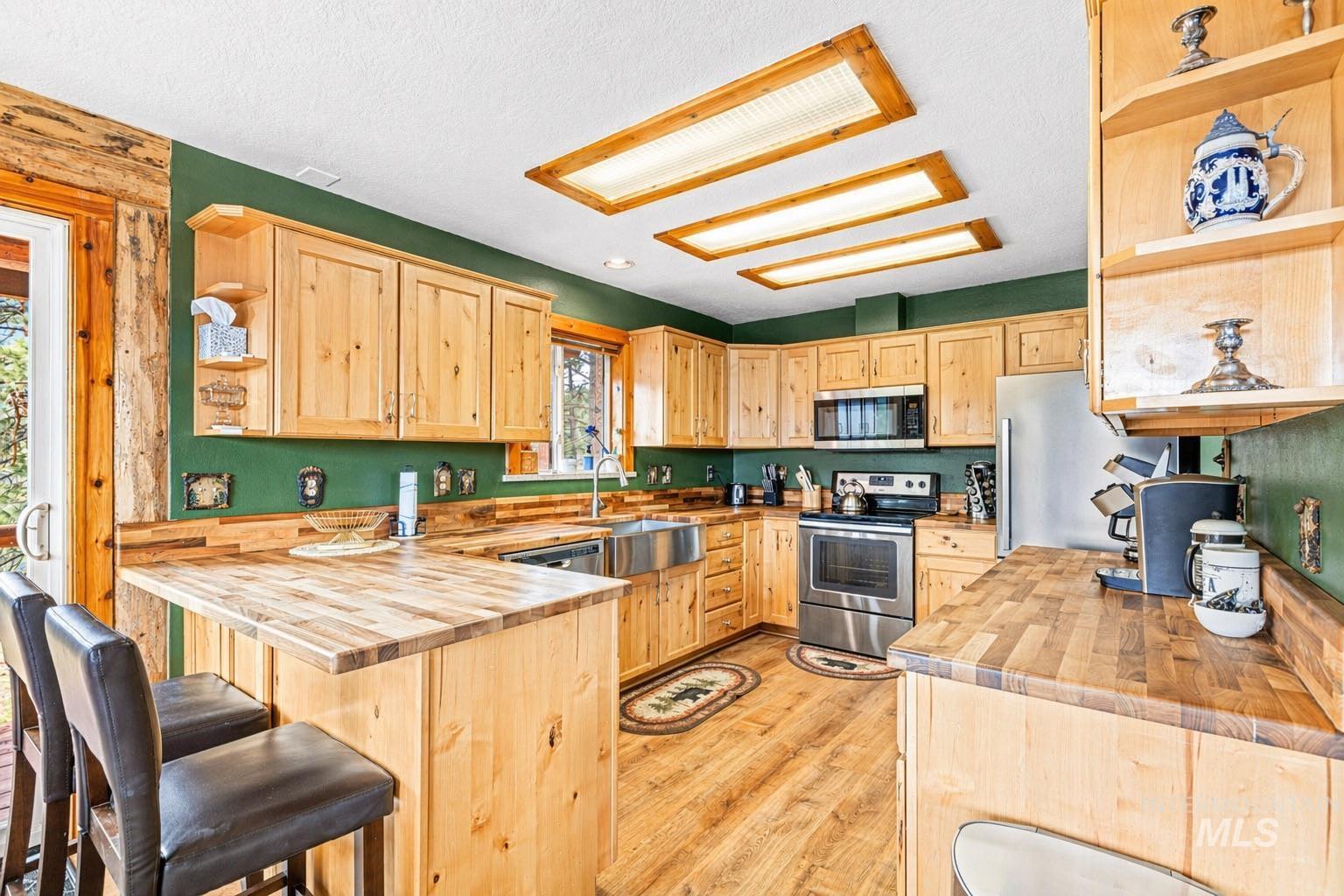 9 Conifer Circle, Boise, Idaho 83716, 5 Bedrooms, 2 Bathrooms, Residential For Sale, Price $950,000,MLS 98983528