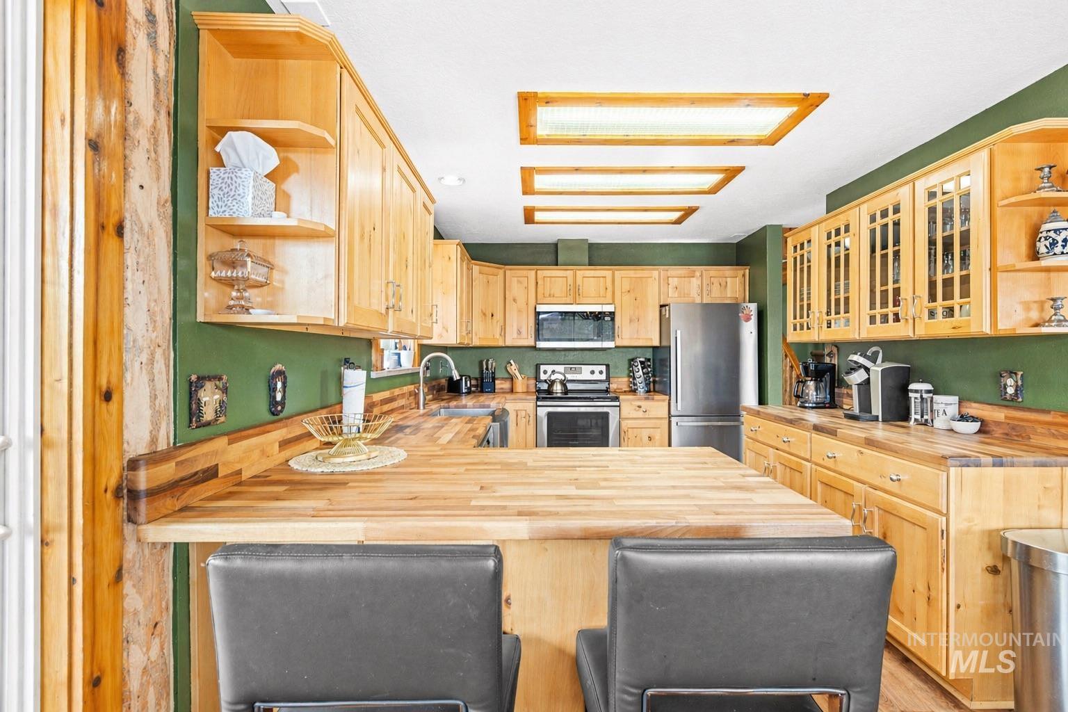 9 Conifer Circle, Boise, Idaho 83716, 5 Bedrooms, 2 Bathrooms, Residential For Sale, Price $950,000,MLS 98983528