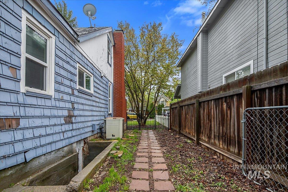 6514 W Post St, Boise, Idaho 83704, 2 Bedrooms, 1 Bathroom, Residential For Sale, Price $349,000, 98983529