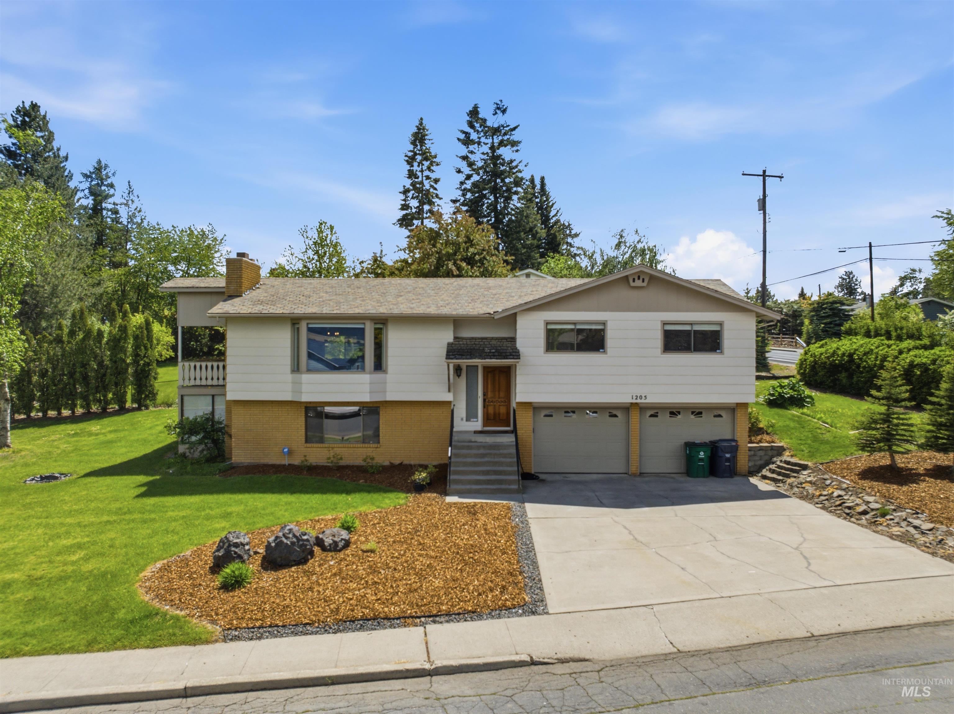 1205 Ponderosa Drive, Moscow, Idaho 83843, 4 Bedrooms, 3 Bathrooms, Residential For Sale, Price $600,000,MLS 98983530