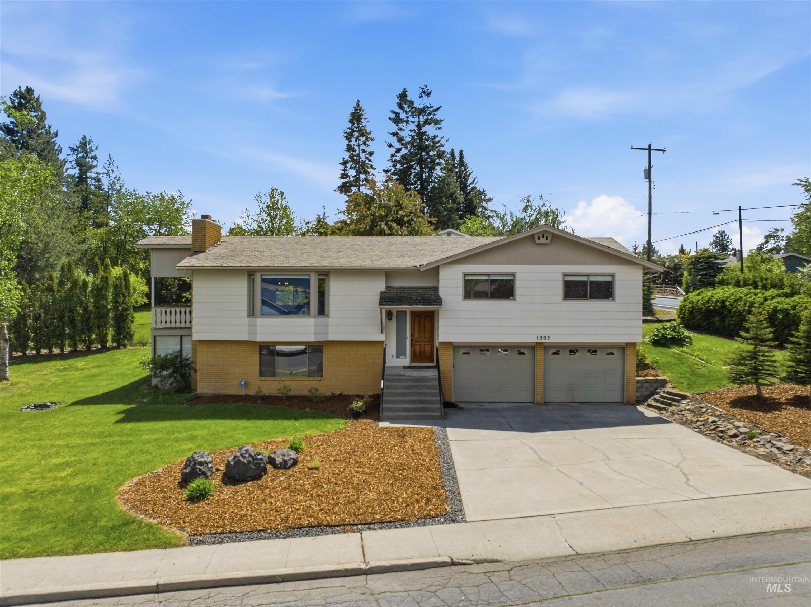 1205 Ponderosa Drive, Moscow, Idaho 83843, 4 Bedrooms, 3 Bathrooms, Residential For Sale, Price $600,000,MLS 98983530
