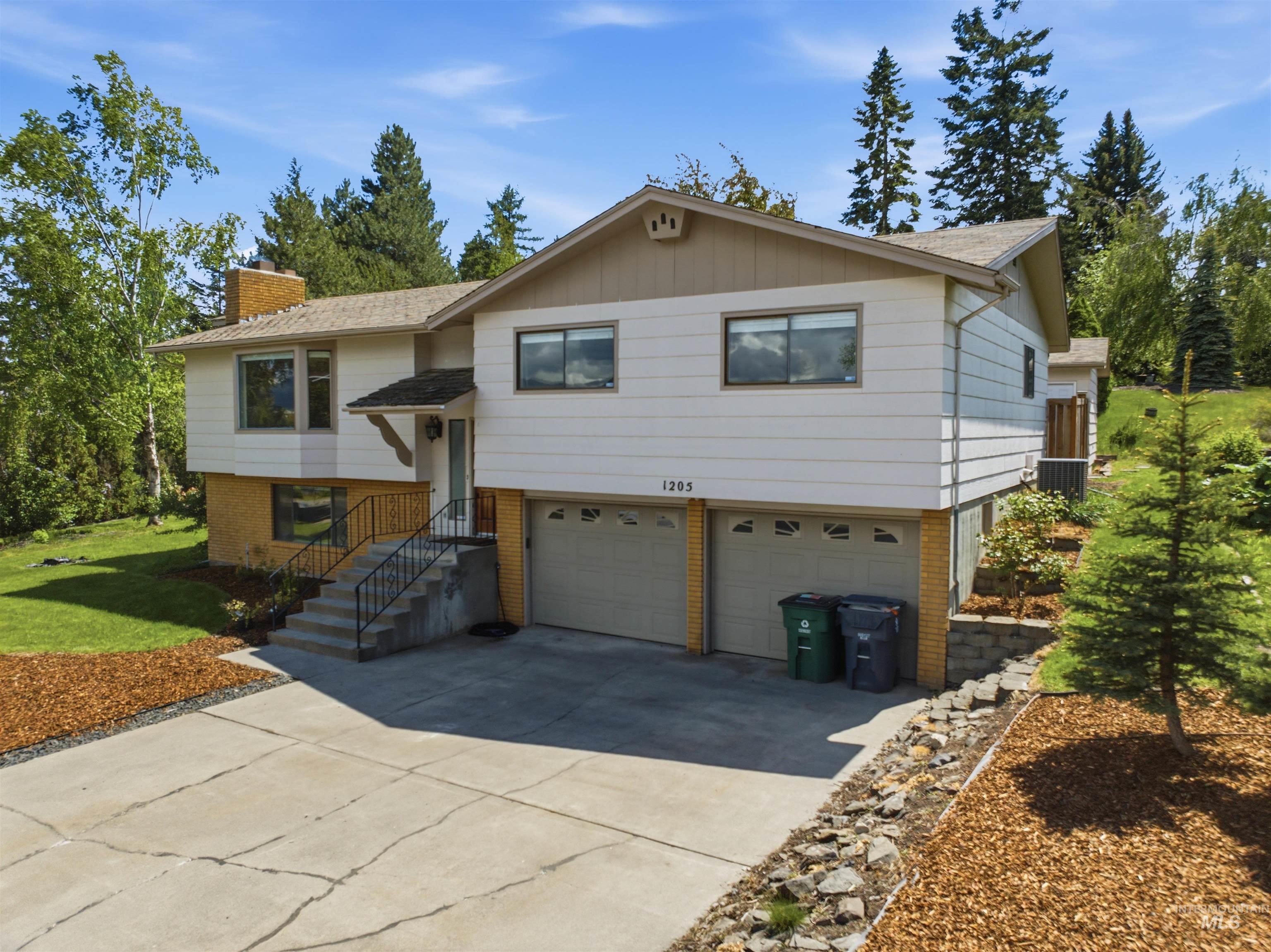 1205 Ponderosa Drive, Moscow, Idaho 83843, 4 Bedrooms, 3 Bathrooms, Residential For Sale, Price $600,000,MLS 98983530