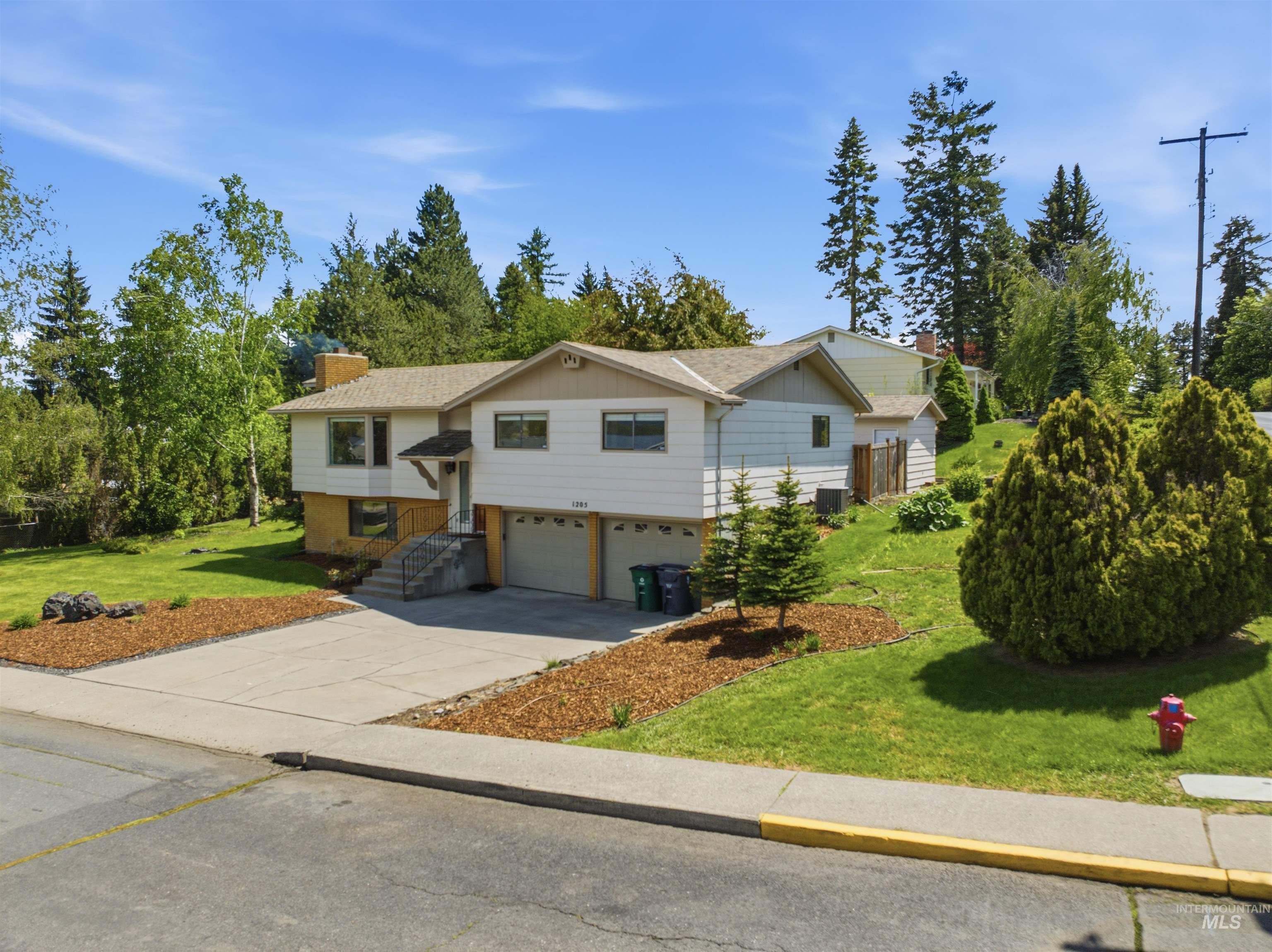 1205 Ponderosa Drive, Moscow, Idaho 83843, 4 Bedrooms, 3 Bathrooms, Residential For Sale, Price $600,000,MLS 98983530