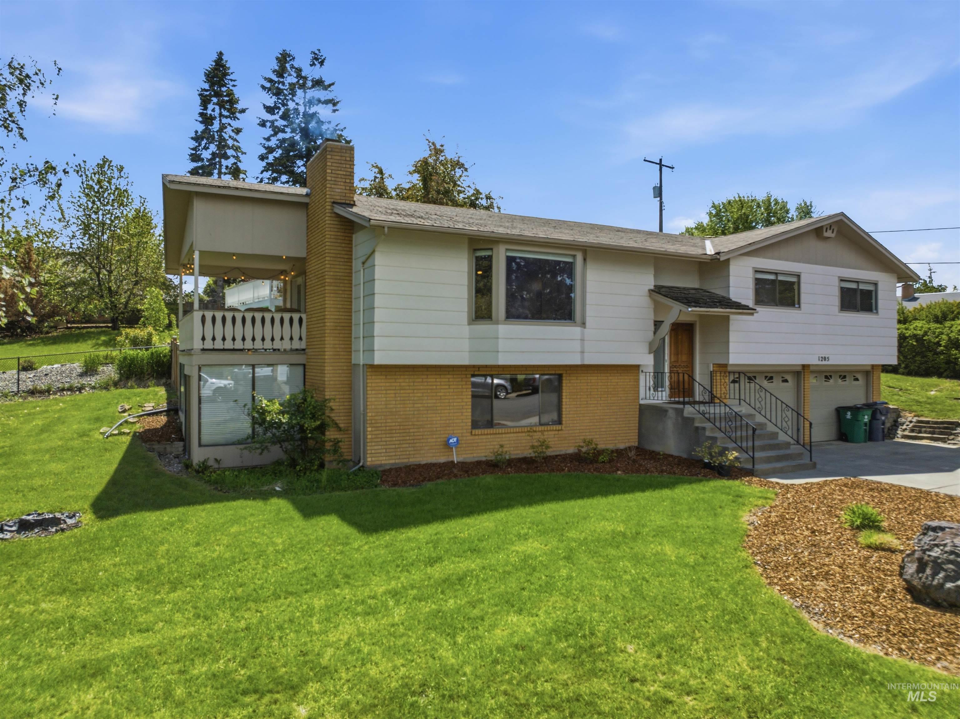 1205 Ponderosa Drive, Moscow, Idaho 83843, 4 Bedrooms, 3 Bathrooms, Residential For Sale, Price $600,000,MLS 98983530