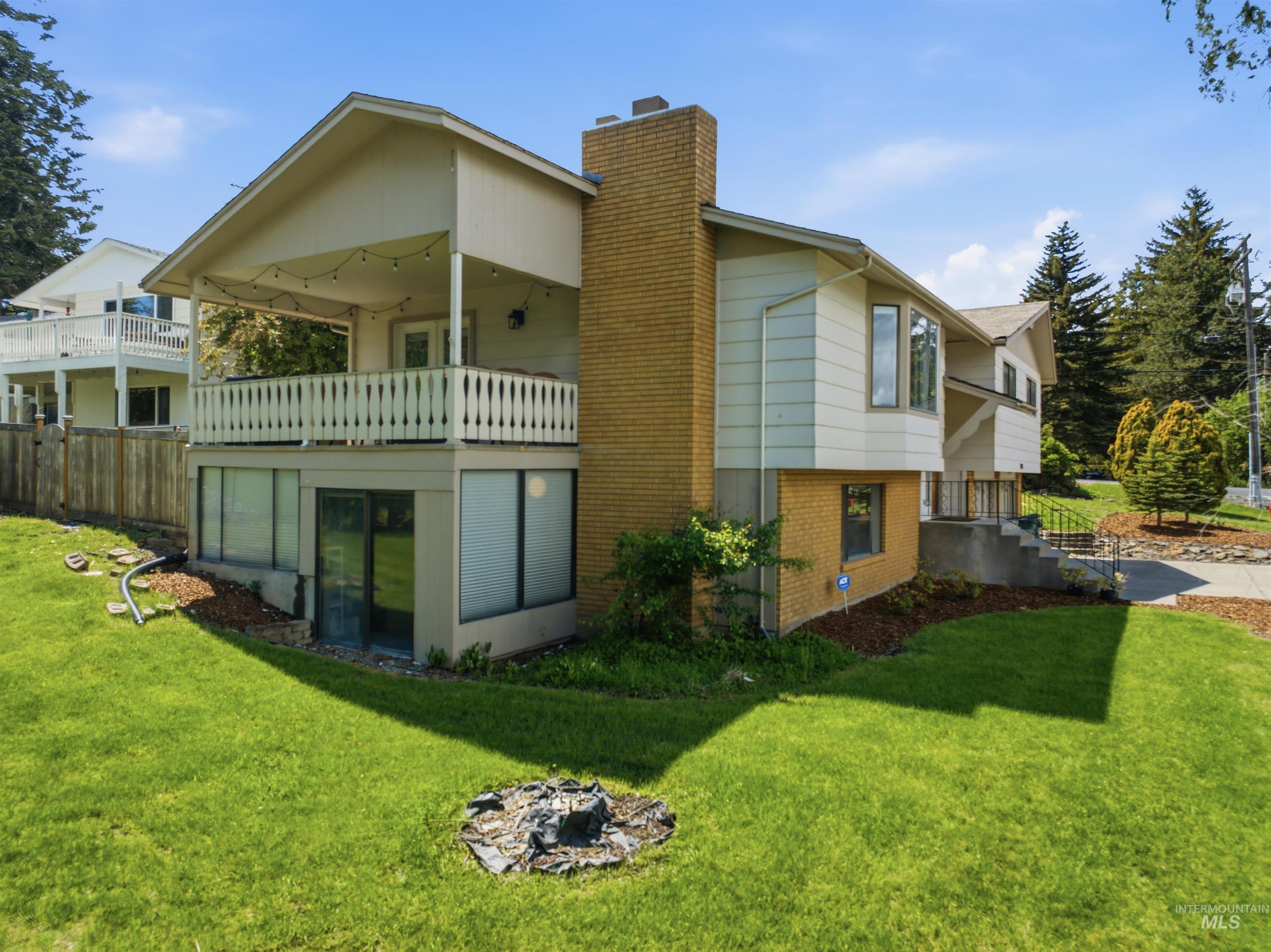 1205 Ponderosa Drive, Moscow, Idaho 83843, 4 Bedrooms, 3 Bathrooms, Residential For Sale, Price $600,000,MLS 98983530