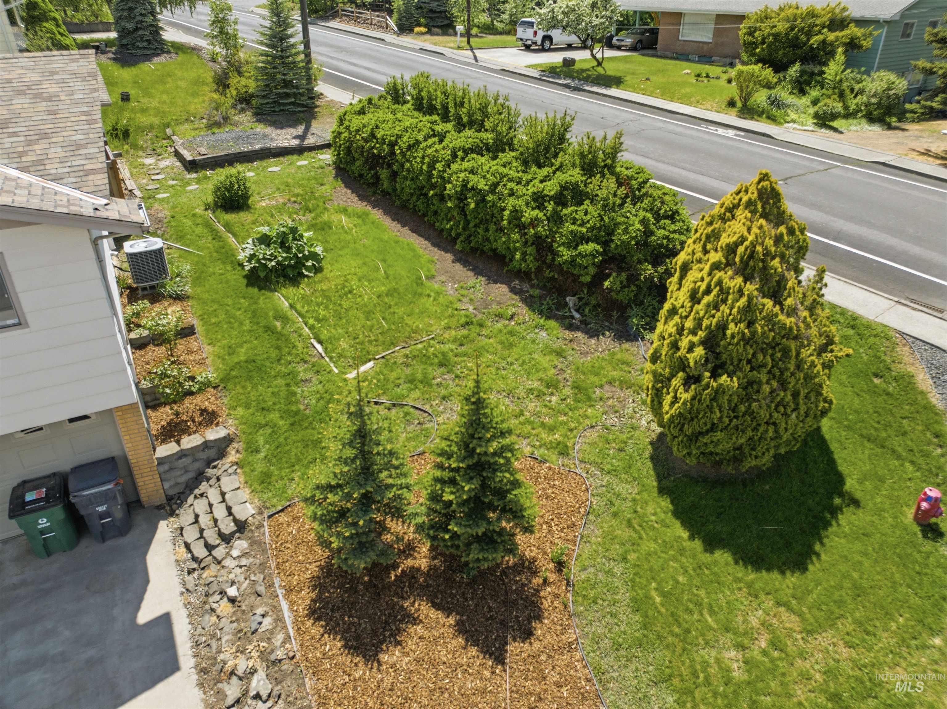 1205 Ponderosa Drive, Moscow, Idaho 83843, 4 Bedrooms, 3 Bathrooms, Residential For Sale, Price $600,000,MLS 98983530