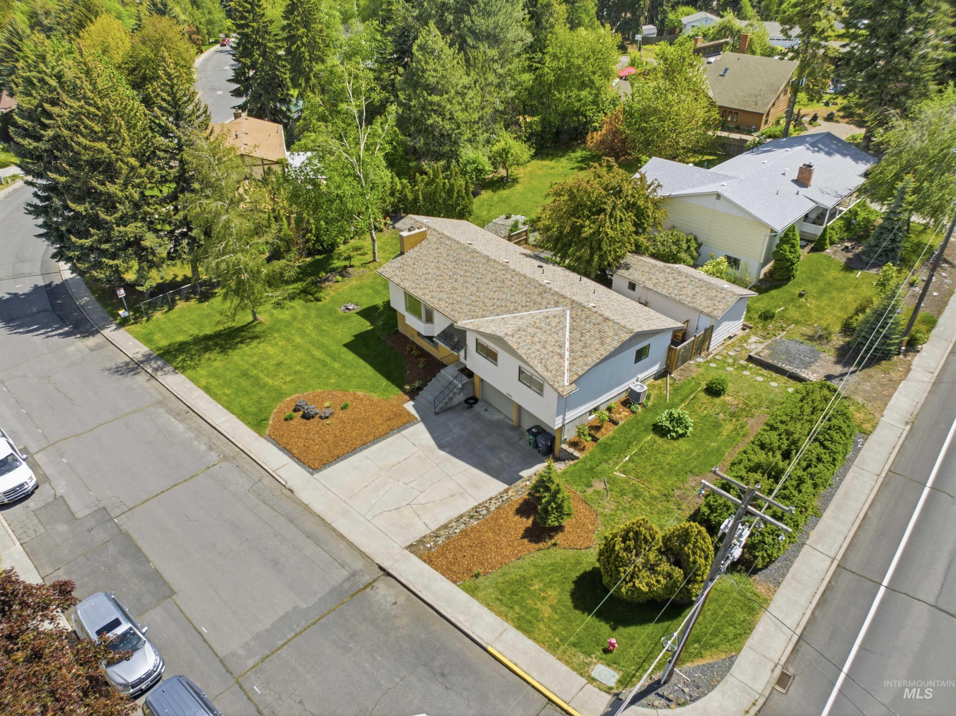 1205 Ponderosa Drive, Moscow, Idaho 83843, 4 Bedrooms, 3 Bathrooms, Residential For Sale, Price $600,000,MLS 98983530