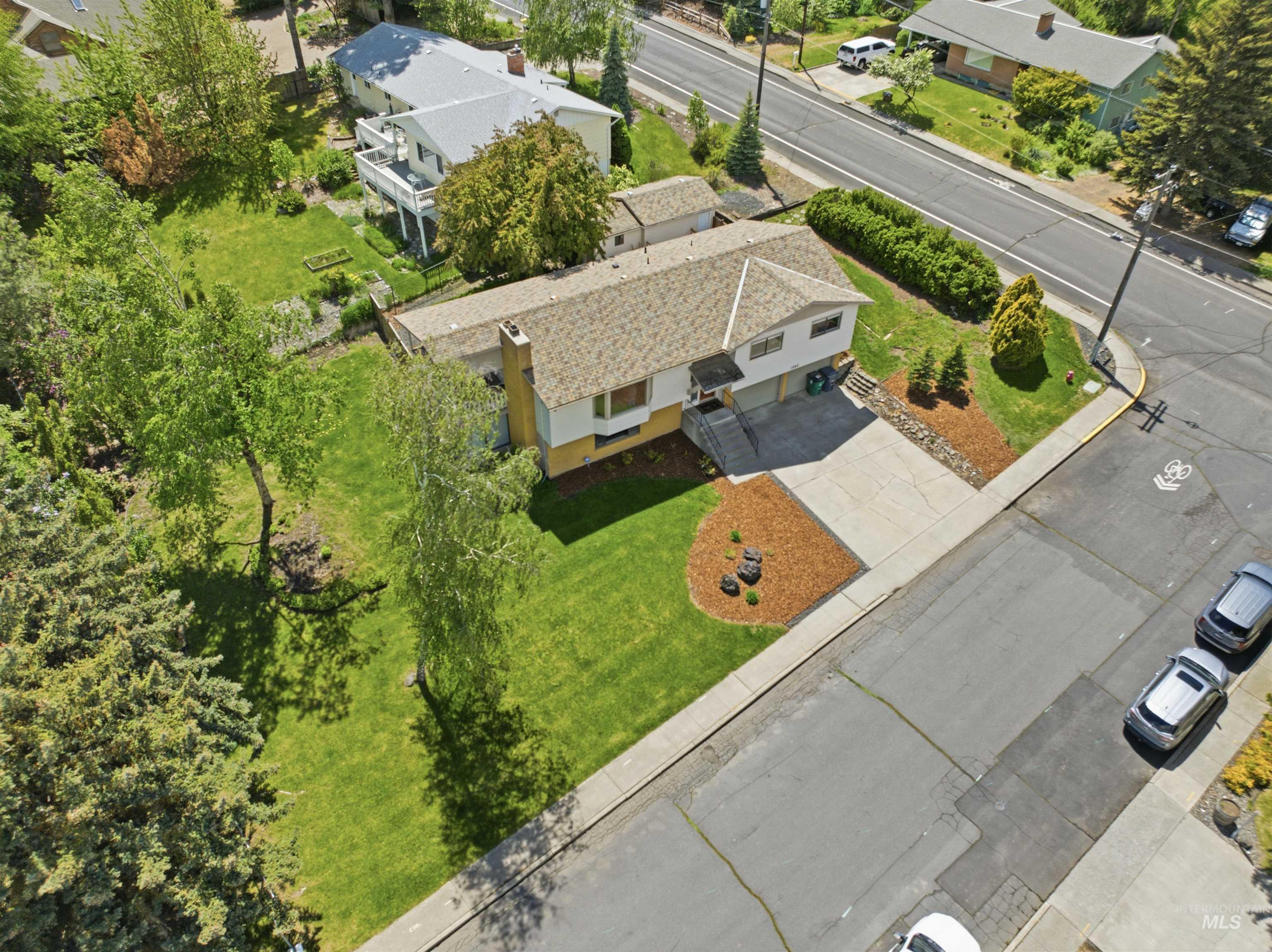 1205 Ponderosa Drive, Moscow, Idaho 83843, 4 Bedrooms, 3 Bathrooms, Residential For Sale, Price $600,000,MLS 98983530