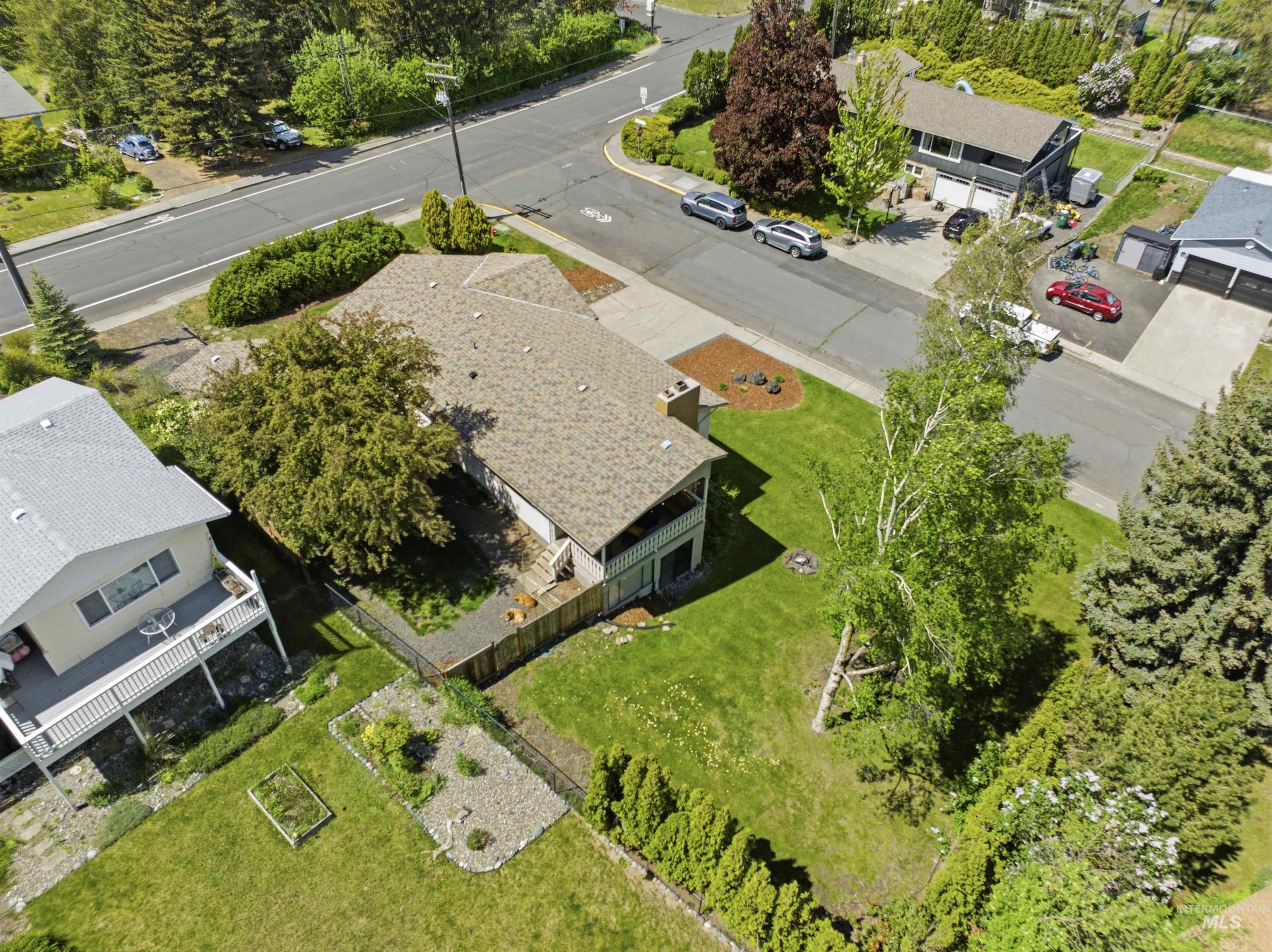 1205 Ponderosa Drive, Moscow, Idaho 83843, 4 Bedrooms, 3 Bathrooms, Residential For Sale, Price $600,000,MLS 98983530