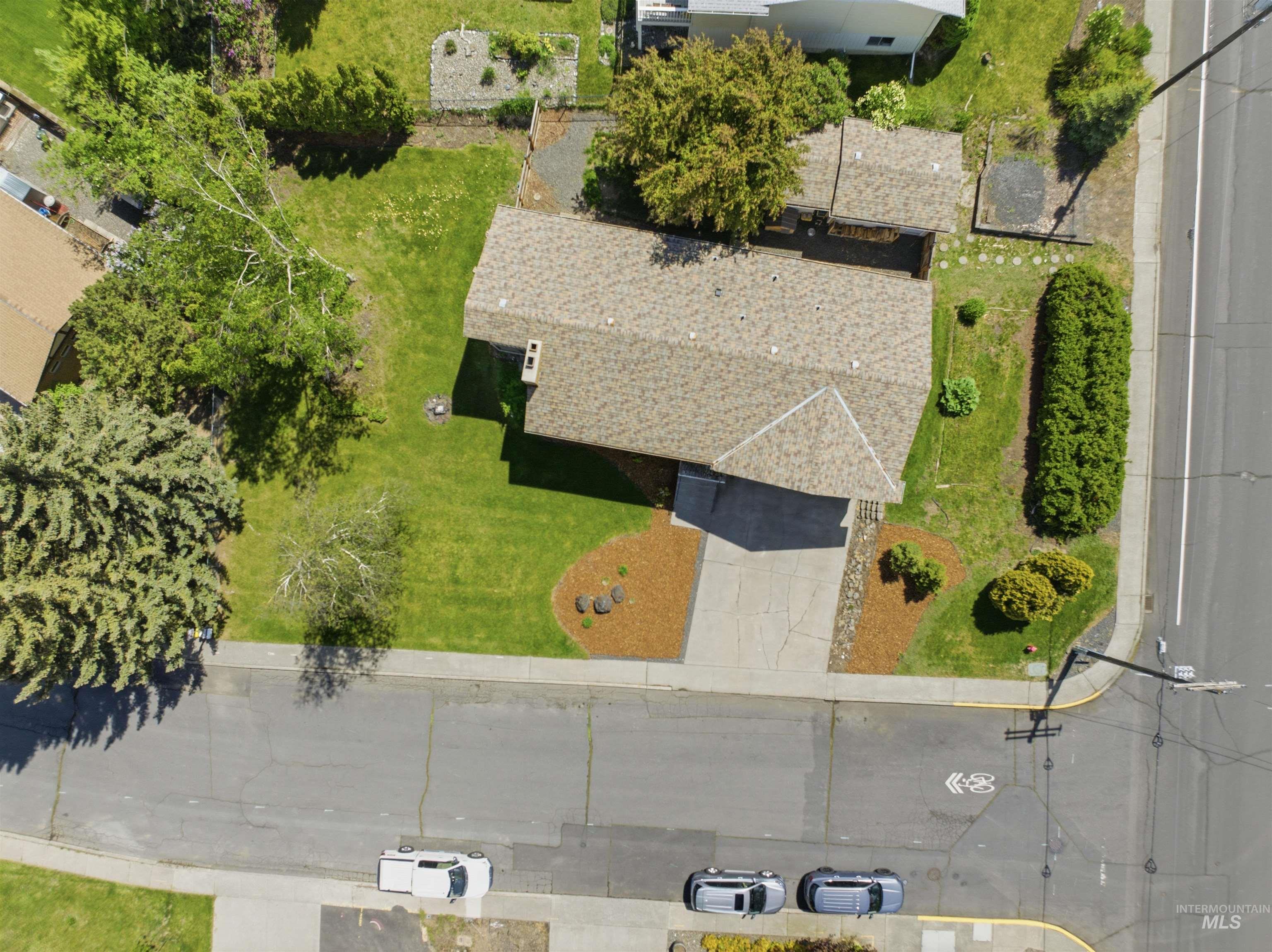 1205 Ponderosa Drive, Moscow, Idaho 83843, 4 Bedrooms, 3 Bathrooms, Residential For Sale, Price $600,000,MLS 98983530