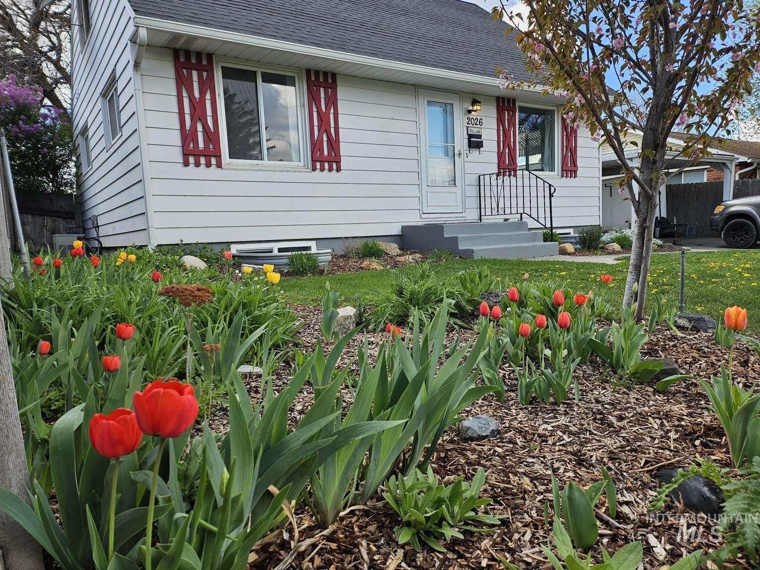 2026 11Th Ave, Twin Falls, Idaho 83301, 4 Bedrooms, 2 Bathrooms, Residential For Sale, Price $339,000, 98983533