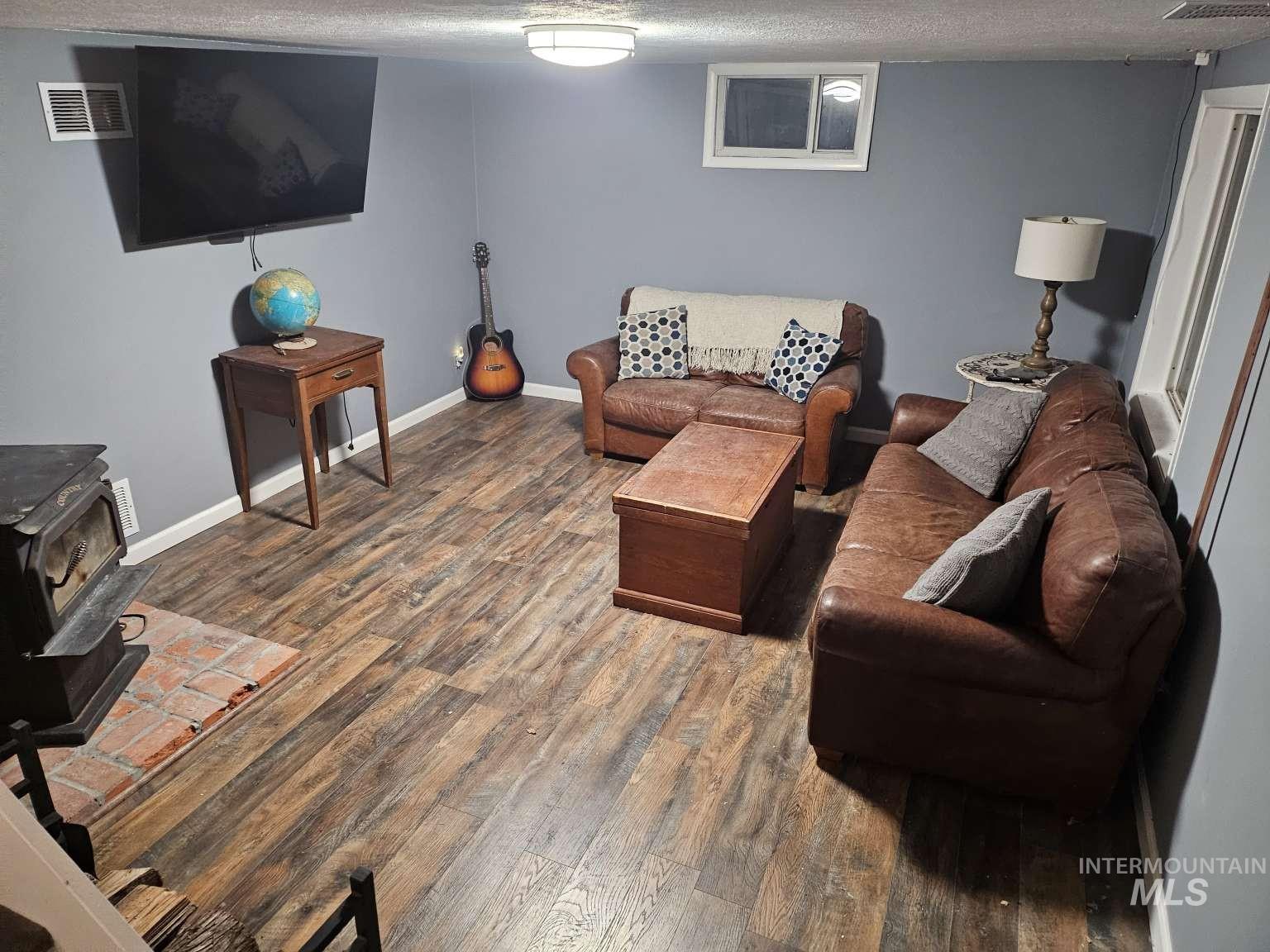 2026 11Th Ave, Twin Falls, Idaho 83301, 4 Bedrooms, 2 Bathrooms, Residential For Sale, Price $339,000, 98983533