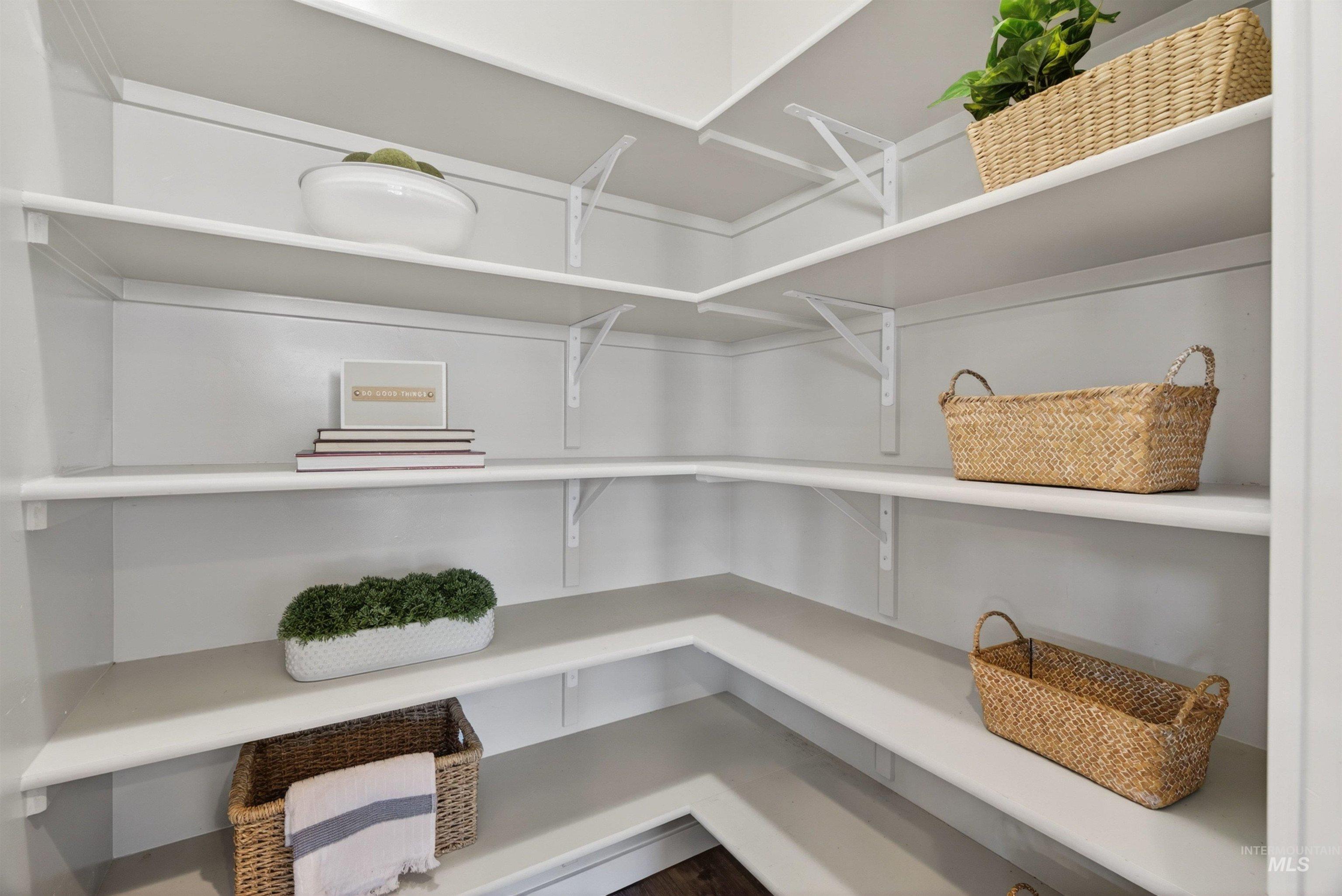 4102 W Spring House Drive, Eagle, Idaho 83616, 5 Bedrooms, 2.5 Bathrooms, Residential For Sale, Price $665,000, 98983534