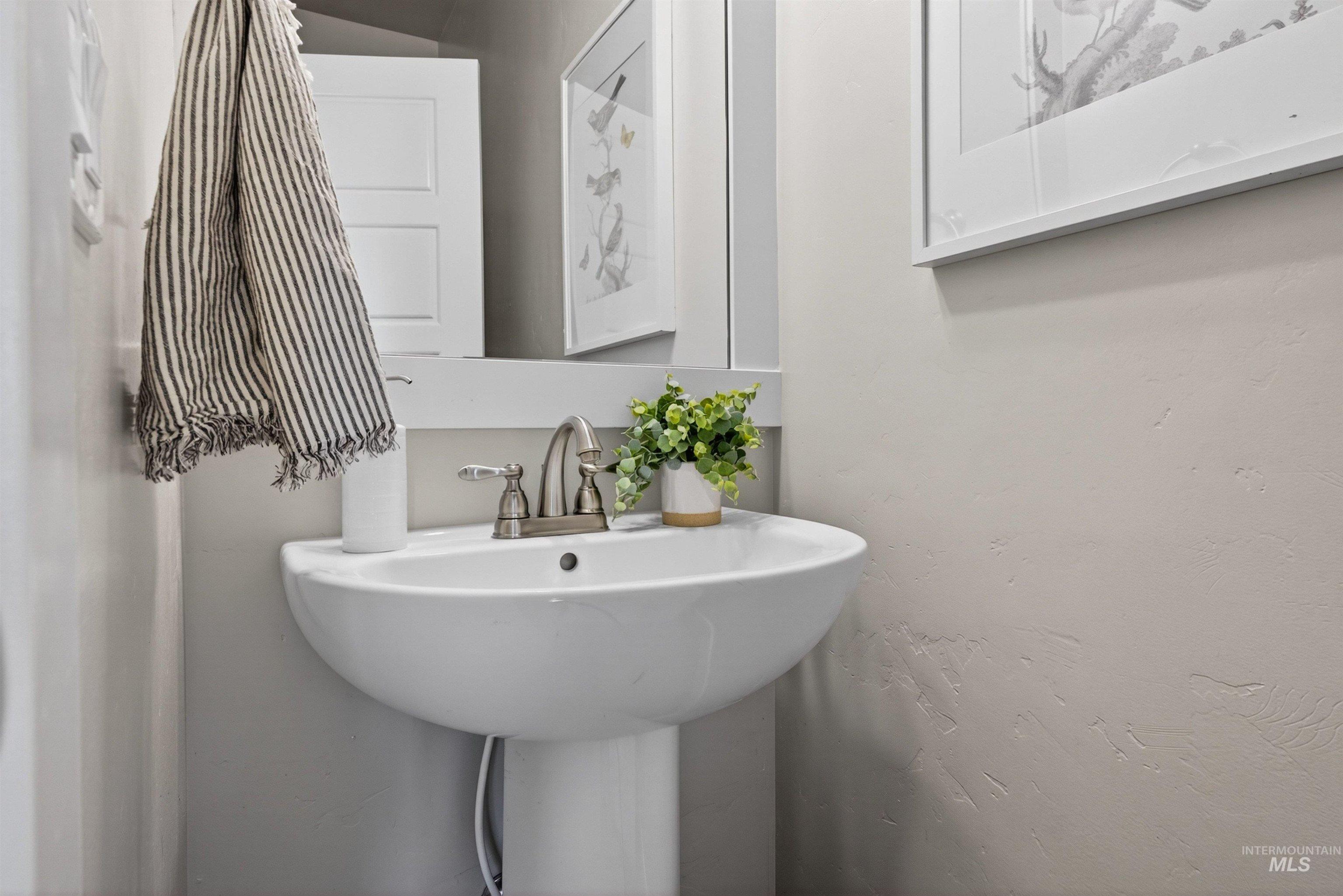 4102 W Spring House Drive, Eagle, Idaho 83616, 5 Bedrooms, 2.5 Bathrooms, Residential For Sale, Price $665,000, 98983534