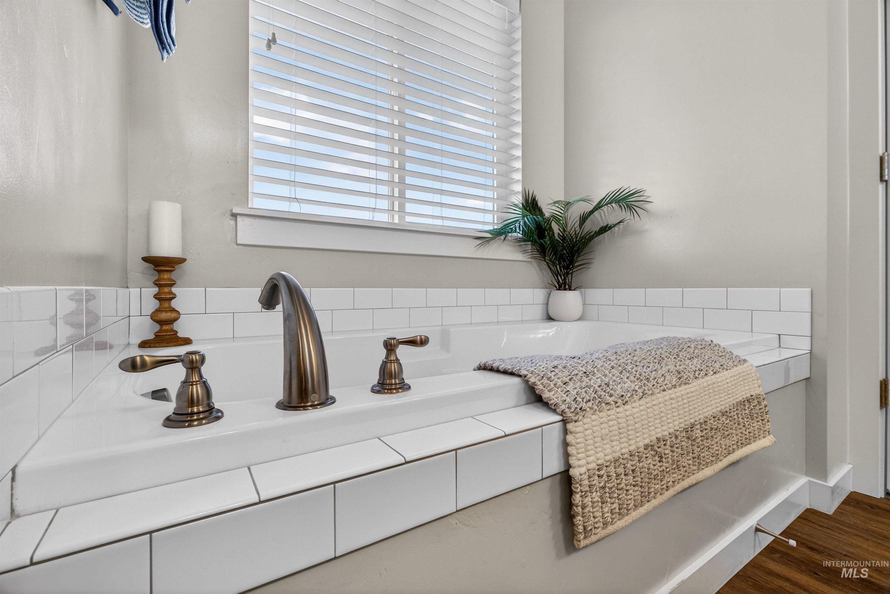 4102 W Spring House Drive, Eagle, Idaho 83616, 5 Bedrooms, 2.5 Bathrooms, Residential For Sale, Price $665,000, 98983534