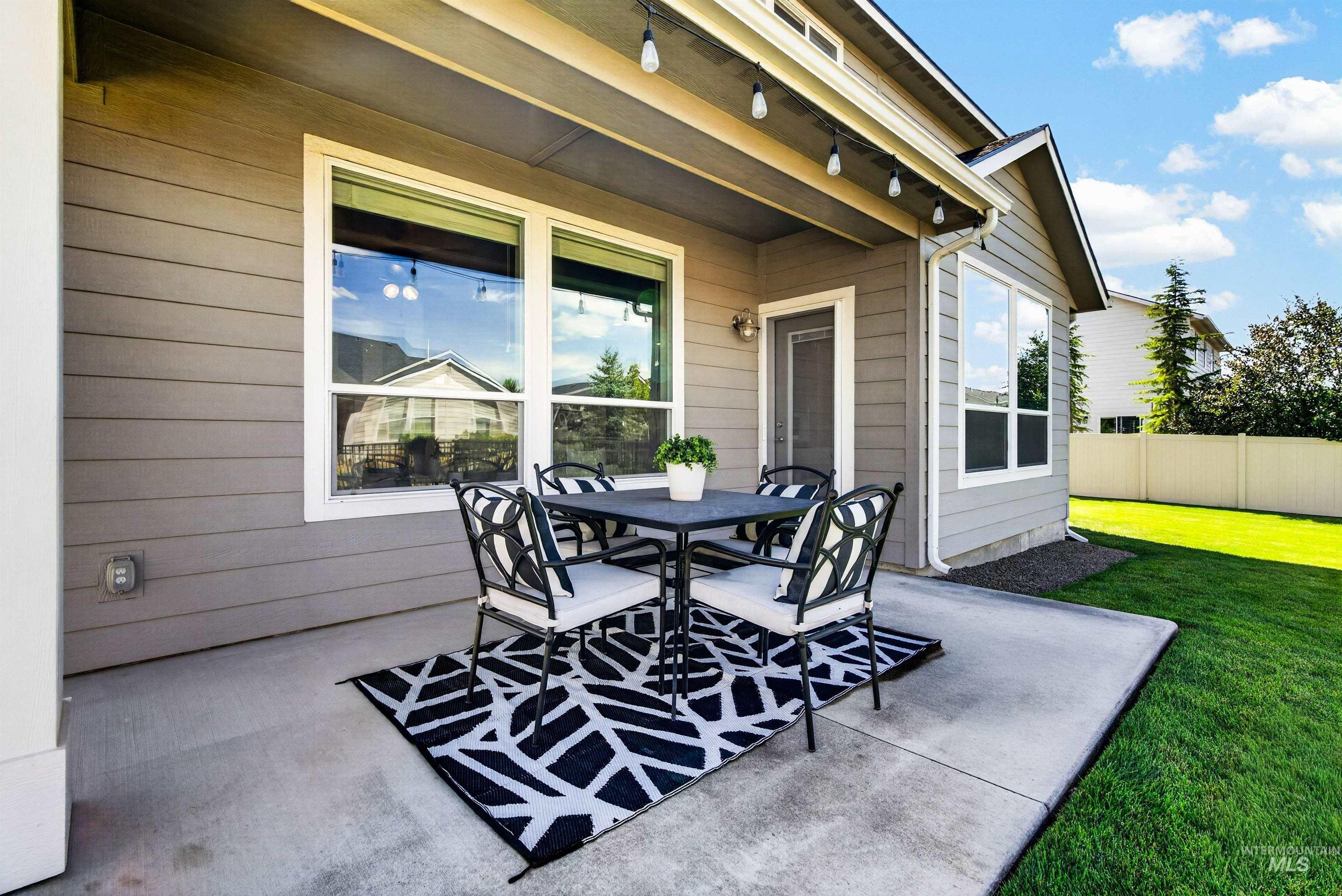 4102 W Spring House Drive, Eagle, Idaho 83616, 4 Bedrooms, 2.5 Bathrooms, Residential For Sale, Price $644,000,MLS 98983534