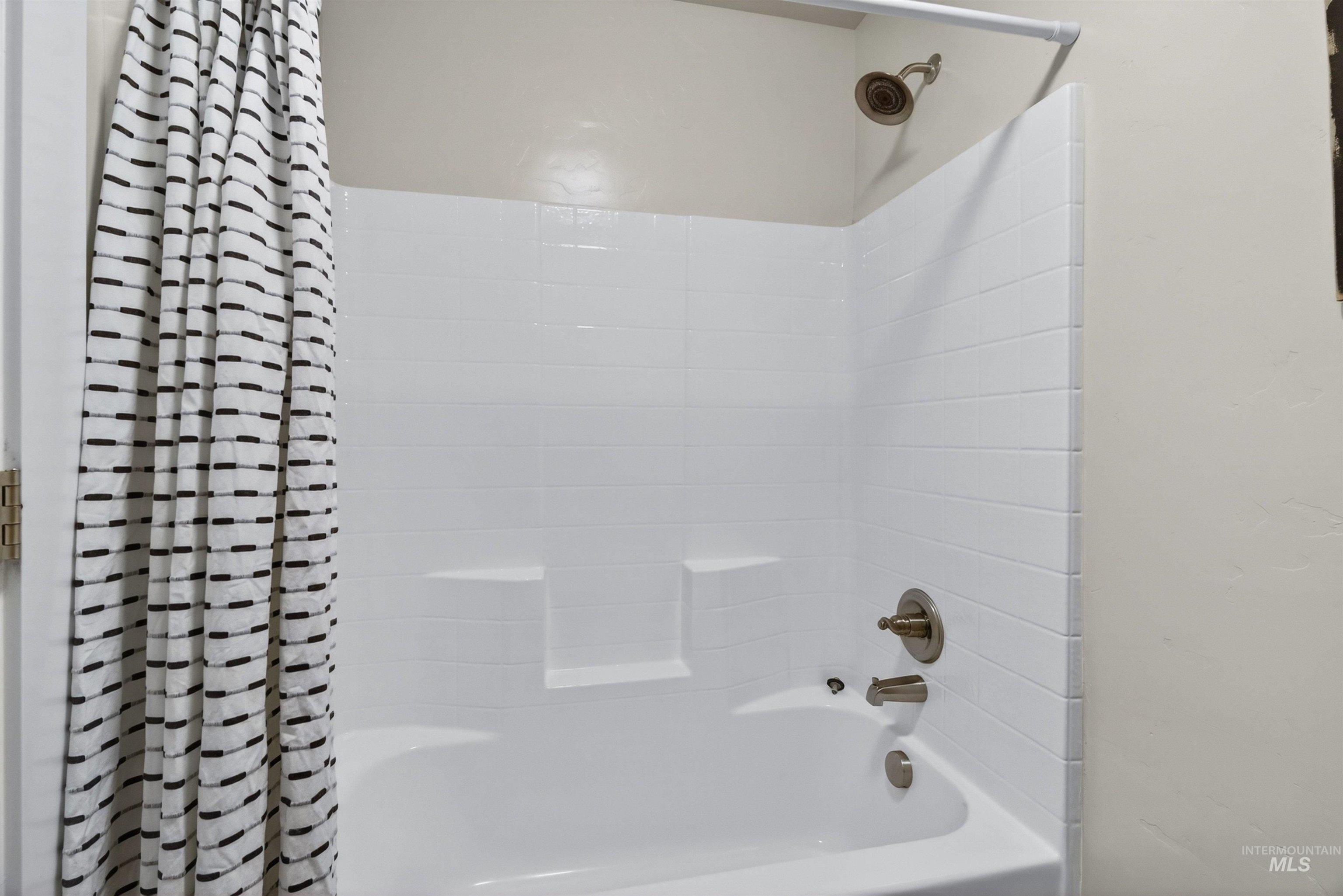 4102 W Spring House Drive, Eagle, Idaho 83616, 5 Bedrooms, 2.5 Bathrooms, Residential For Sale, Price $665,000, 98983534