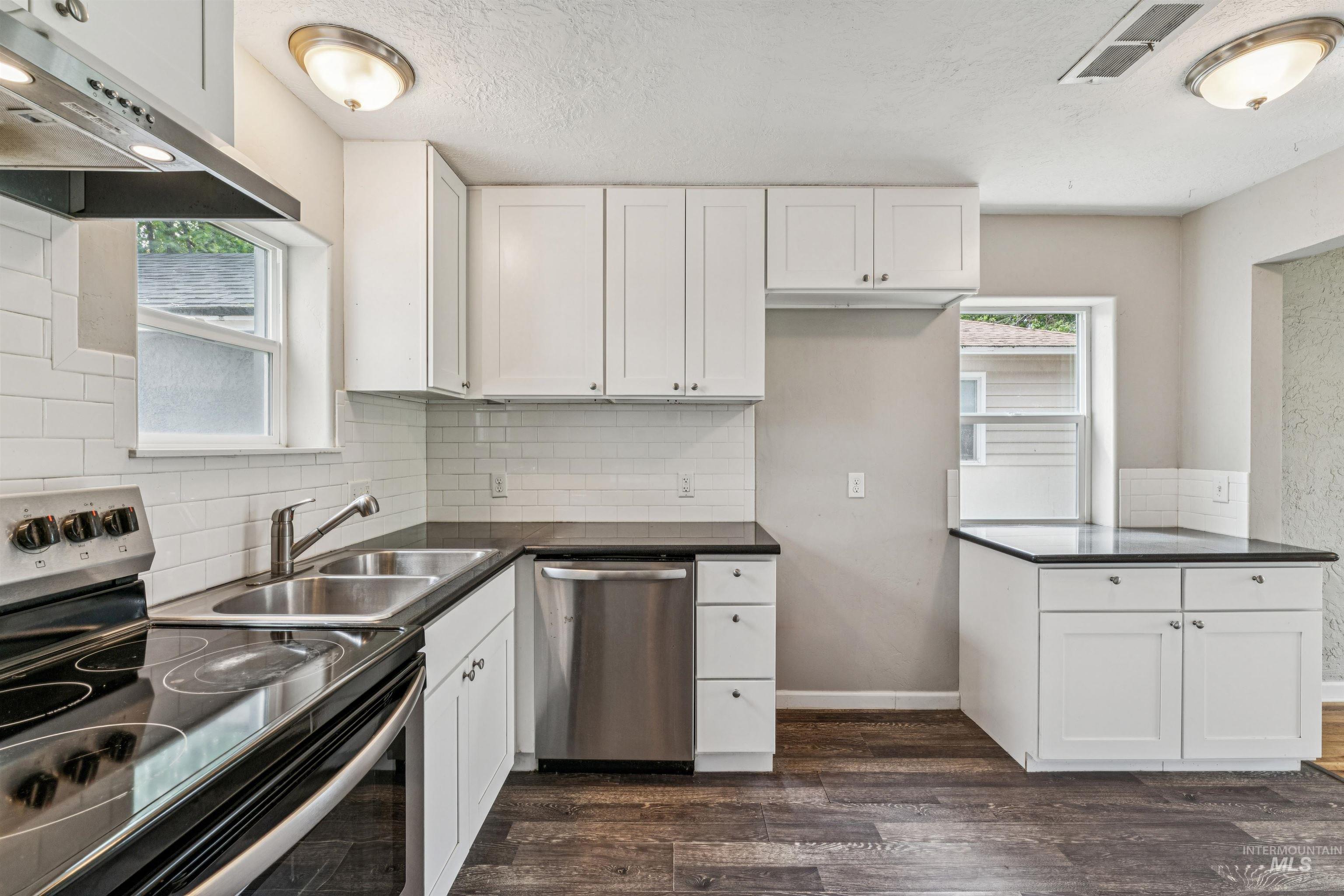 1706 S Pacific St, Boise, Idaho 83705, 2 Bedrooms, 1 Bathroom, Residential For Sale, Price $325,000, 98983535