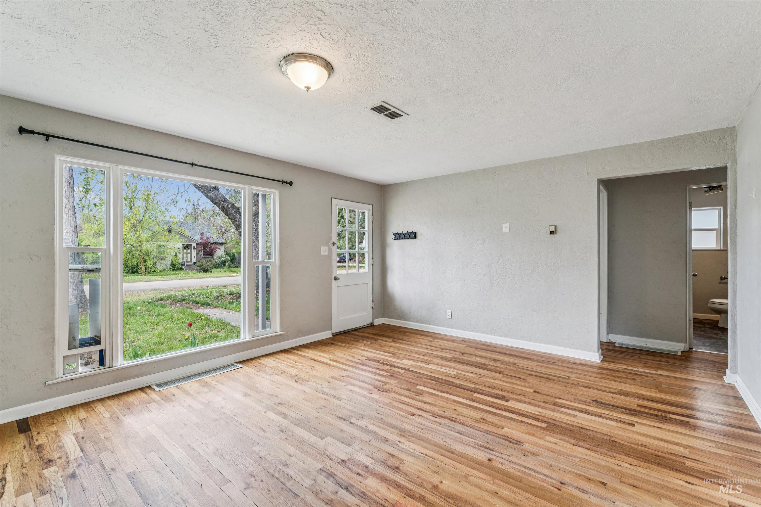 1706 S Pacific St, Boise, Idaho 83705, 2 Bedrooms, 1 Bathroom, Residential For Sale, Price $325,000, 98983535