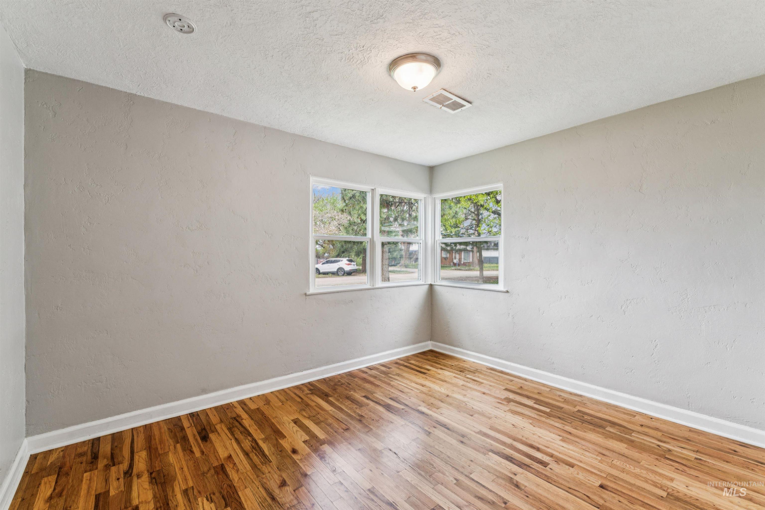 1706 S Pacific St, Boise, Idaho 83705, 2 Bedrooms, 1 Bathroom, Residential For Sale, Price $325,000, 98983535