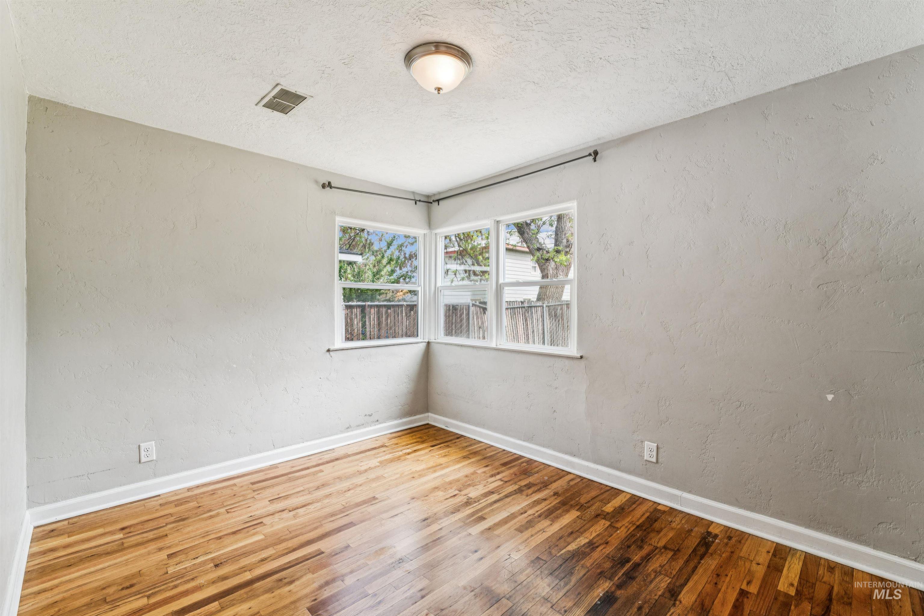 1706 S Pacific St, Boise, Idaho 83705, 2 Bedrooms, 1 Bathroom, Residential For Sale, Price $325,000, 98983535