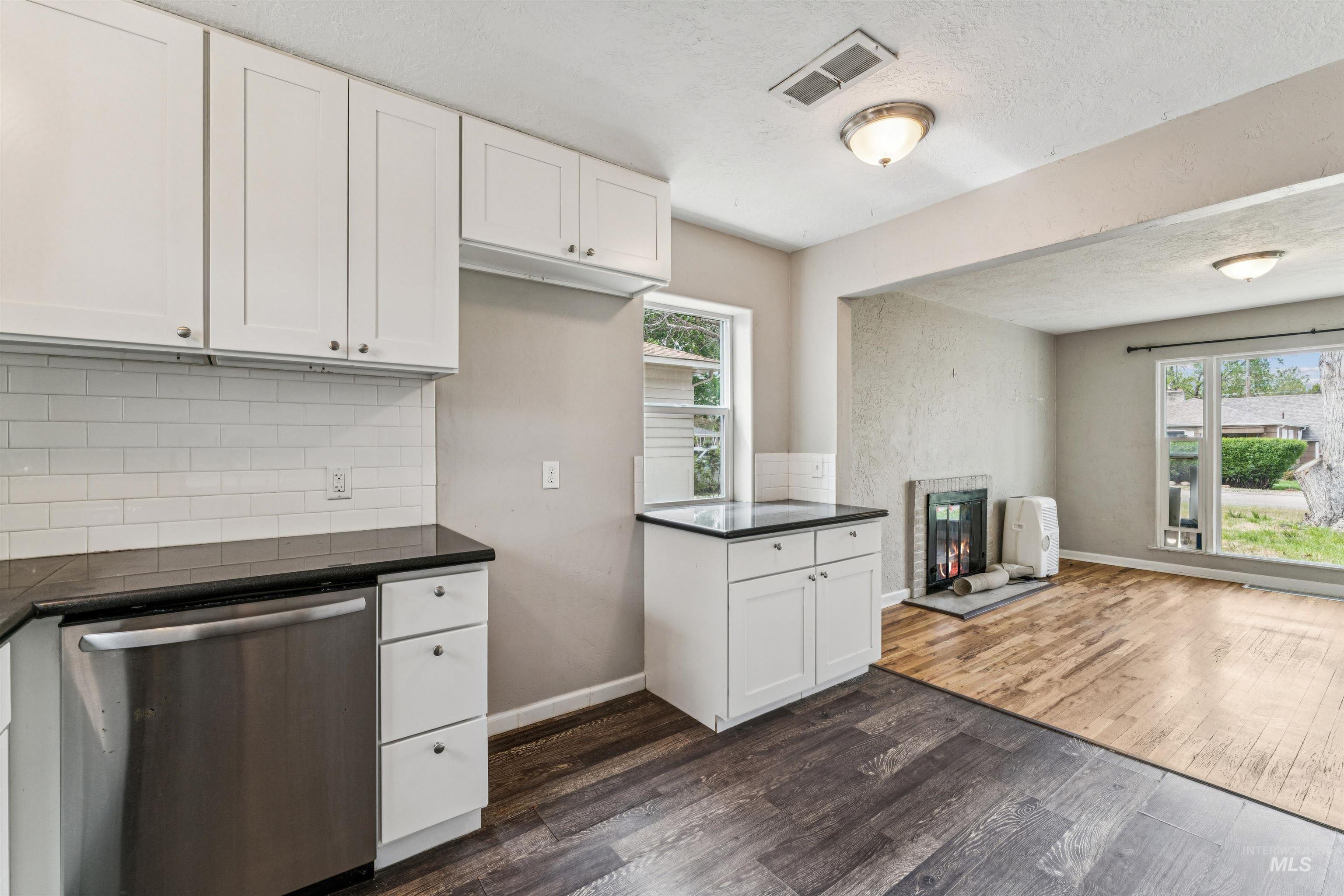 1706 S Pacific St, Boise, Idaho 83705, 2 Bedrooms, 1 Bathroom, Residential For Sale, Price $325,000, 98983535