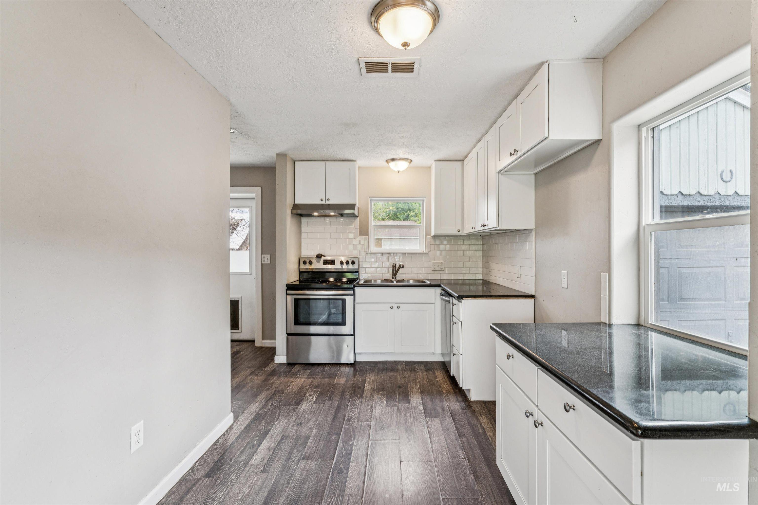 1706 S Pacific St, Boise, Idaho 83705, 2 Bedrooms, 1 Bathroom, Residential For Sale, Price $325,000, 98983535