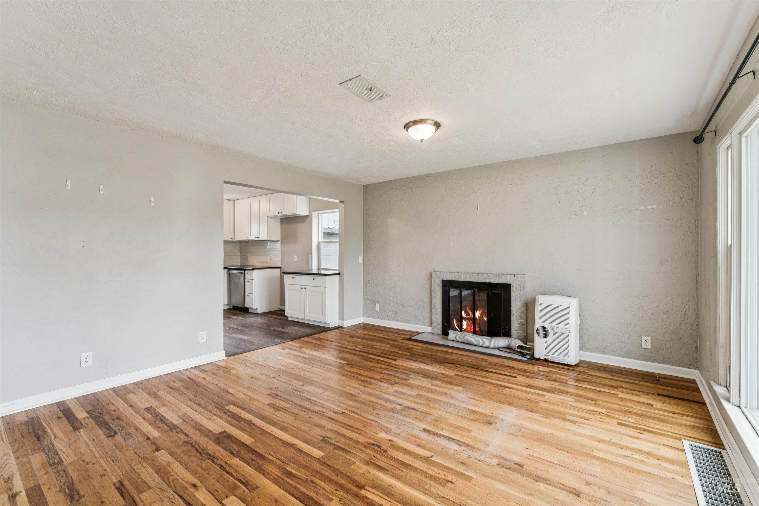 1706 S Pacific St, Boise, Idaho 83705, 2 Bedrooms, 1 Bathroom, Residential For Sale, Price $325,000, 98983535