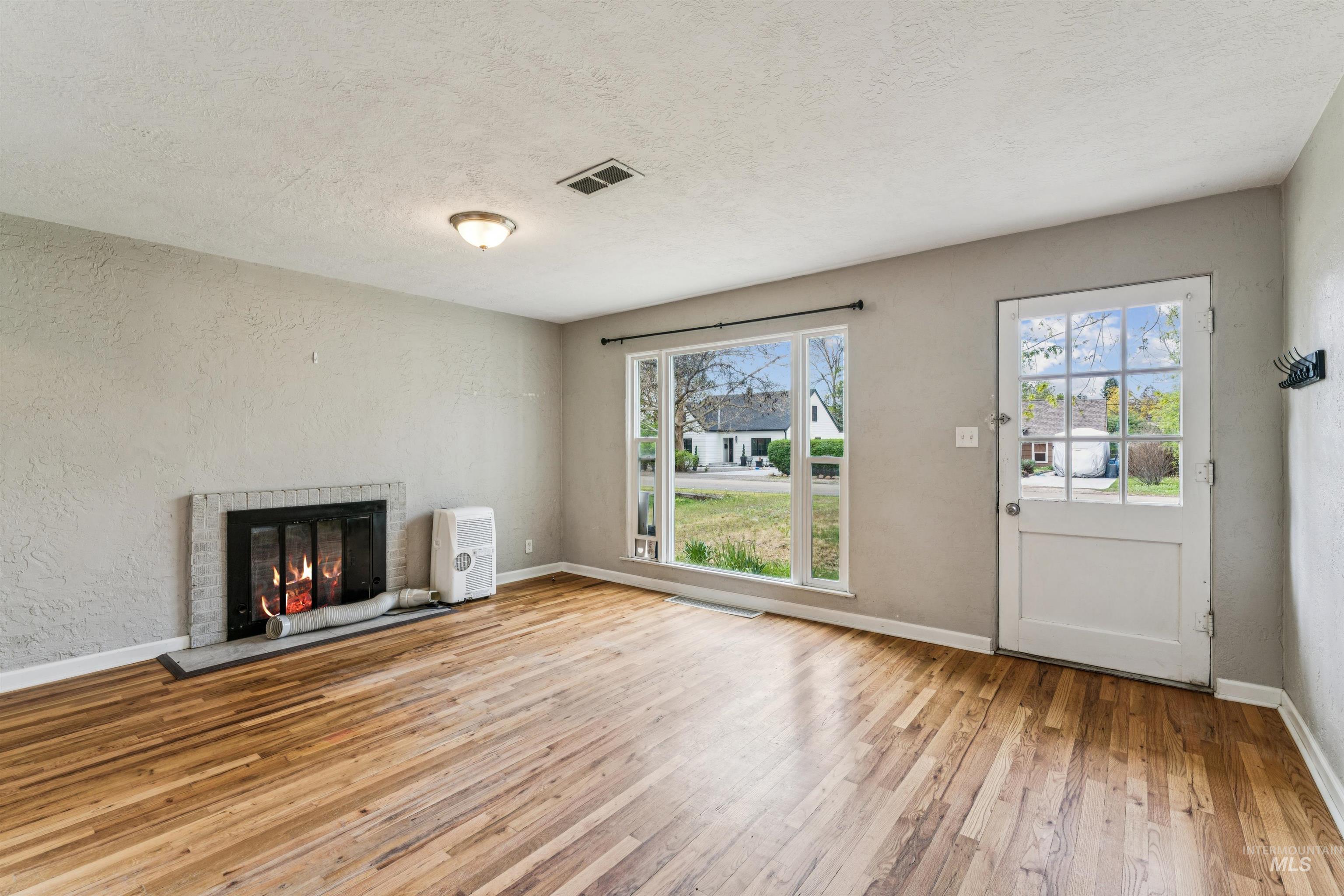 1706 S Pacific St, Boise, Idaho 83705, 2 Bedrooms, 1 Bathroom, Residential For Sale, Price $325,000, 98983535