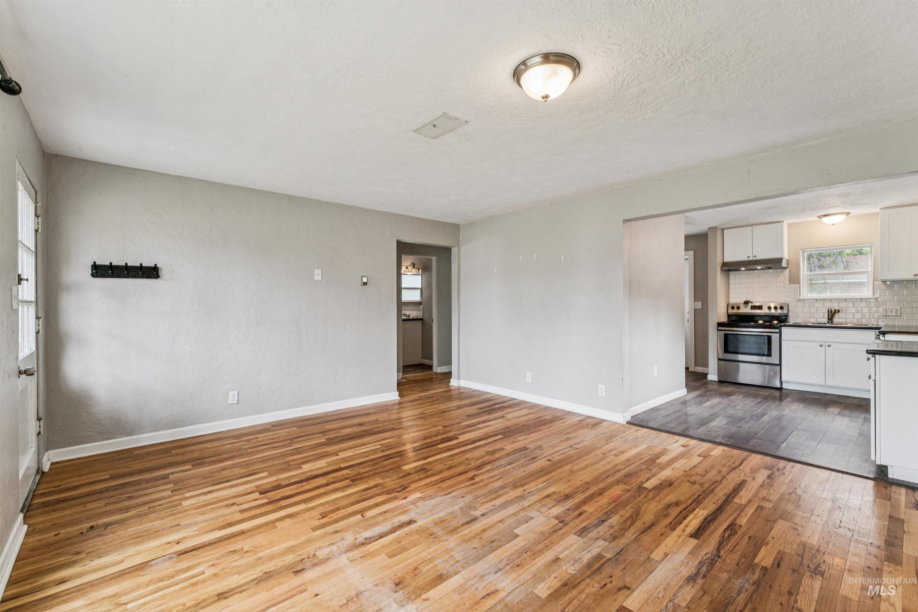 1706 S Pacific St, Boise, Idaho 83705, 2 Bedrooms, 1 Bathroom, Residential For Sale, Price $325,000, 98983535