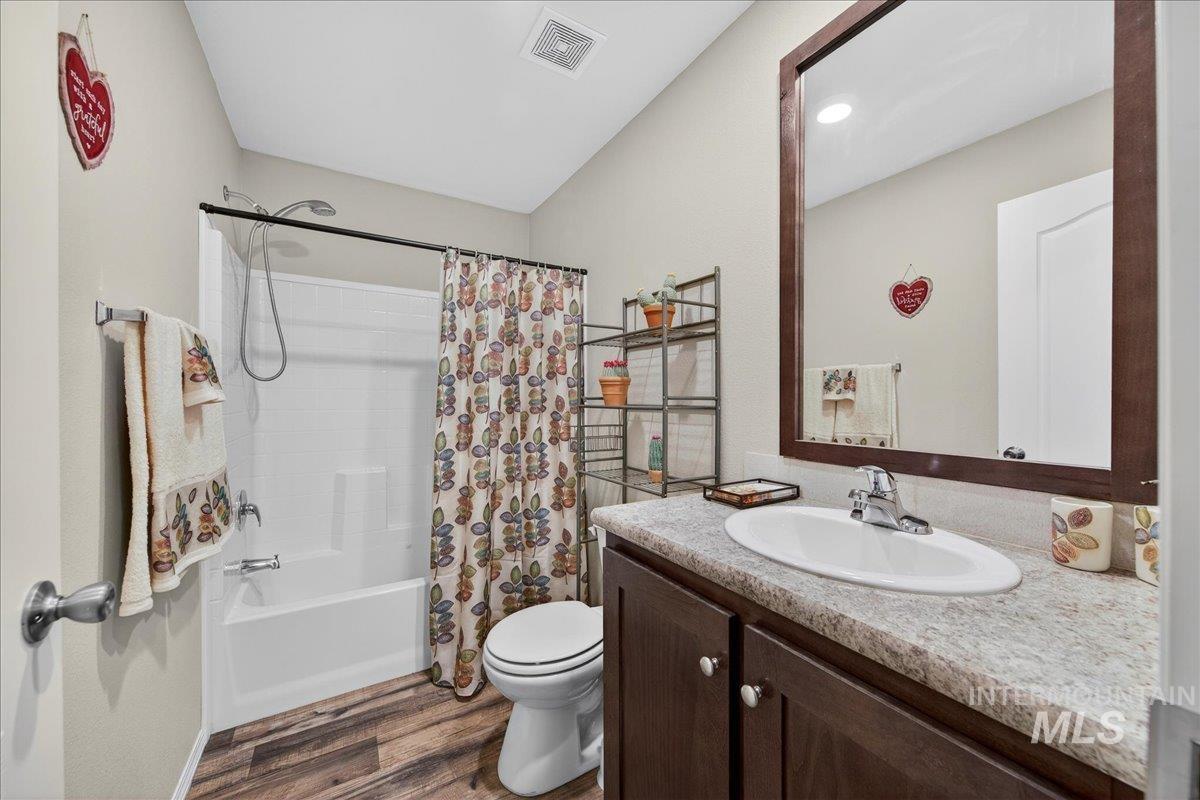 5692 N Confederate Lane, Boise, Idaho 83714, 3 Bedrooms, 2 Bathrooms, Residential For Sale, Price $189,000, 98983536