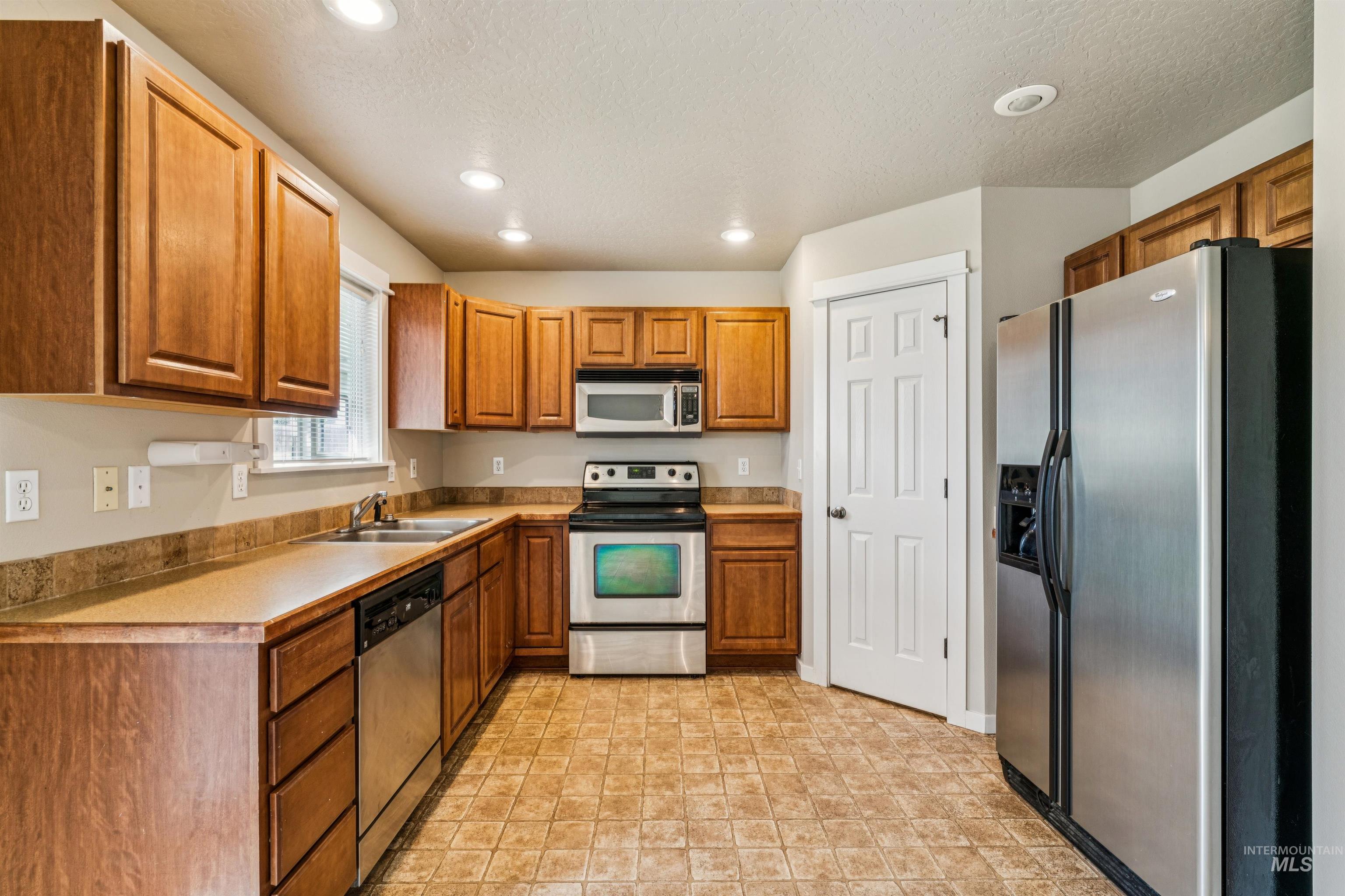 11427 W Silverview St., Boise, Idaho 83713, 3 Bedrooms, 2 Bathrooms, Residential For Sale, Price $399,900,MLS 98983545