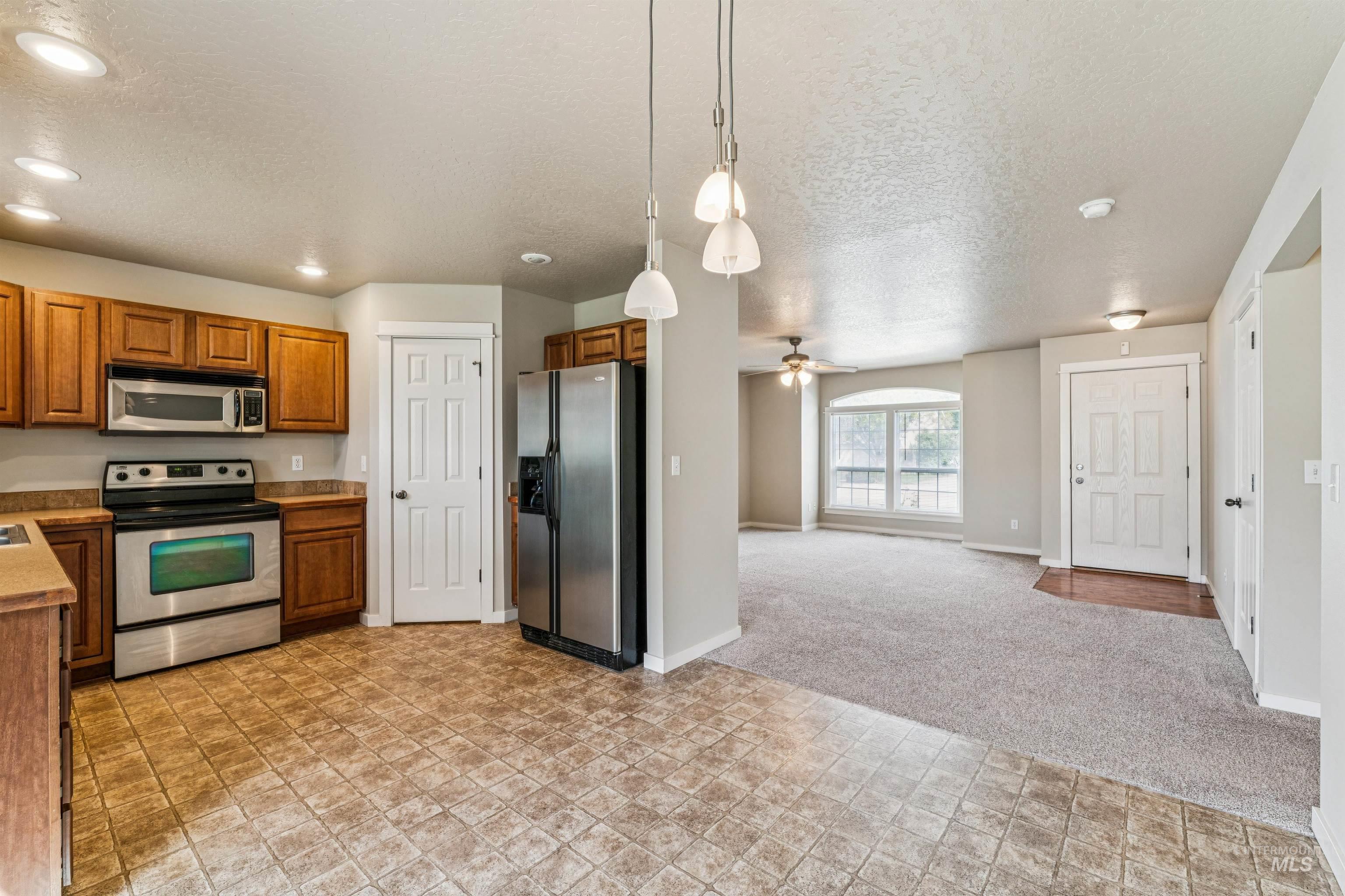 11427 W Silverview St., Boise, Idaho 83713, 3 Bedrooms, 2 Bathrooms, Residential For Sale, Price $399,900,MLS 98983545