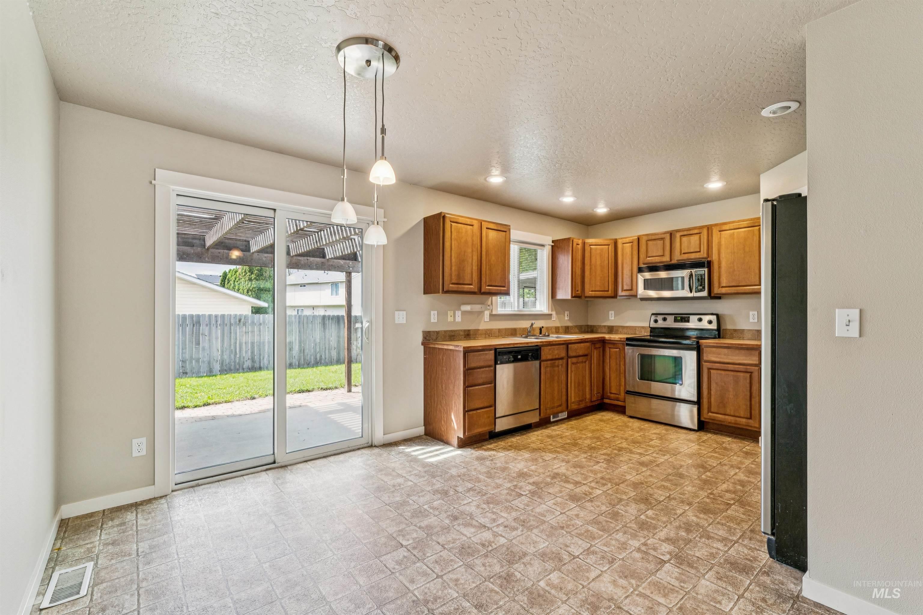 11427 W Silverview St., Boise, Idaho 83713, 3 Bedrooms, 2 Bathrooms, Residential For Sale, Price $399,900, 98983545