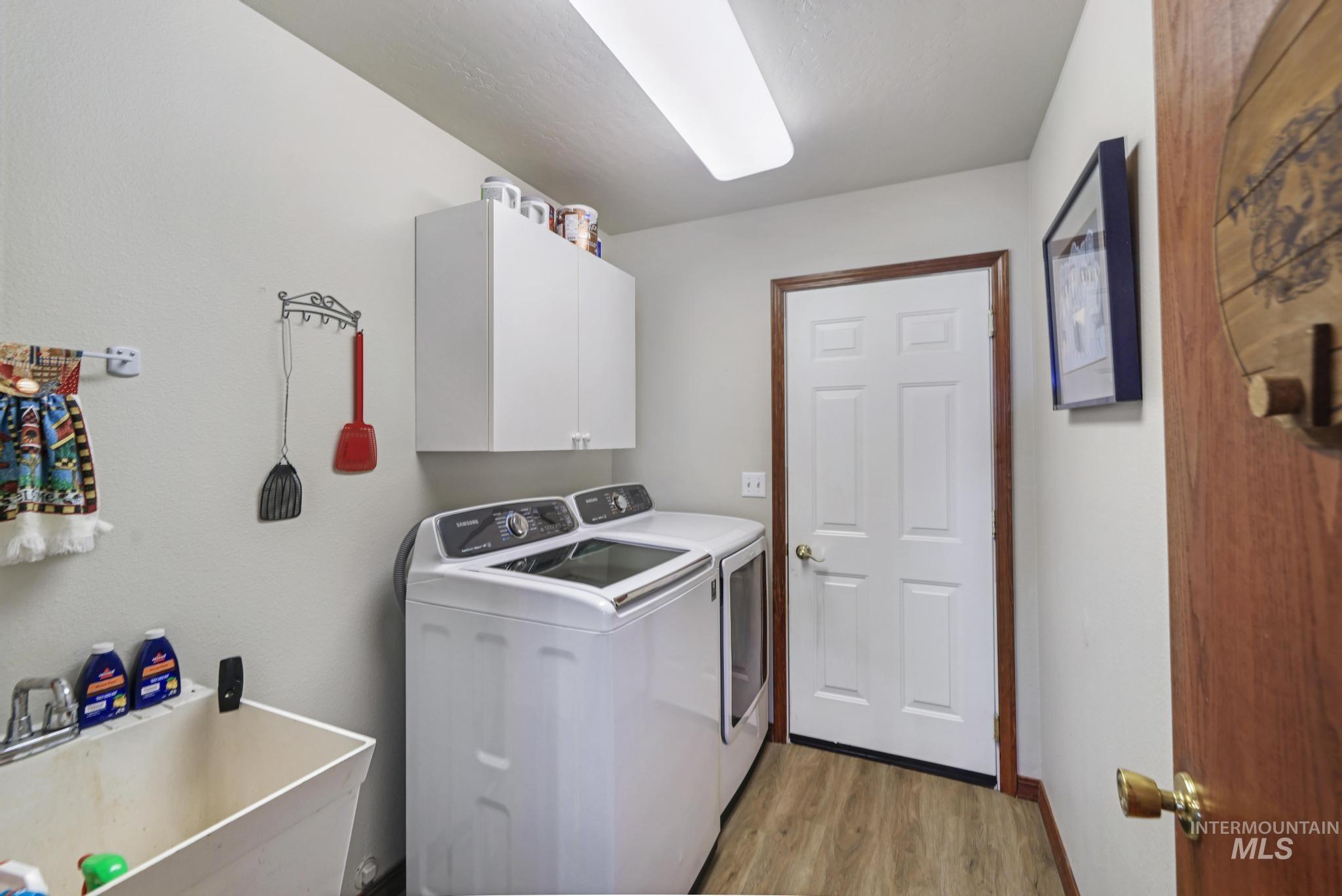 1558 Brookside Loop, Twin Falls, Idaho 83301-3470, 3 Bedrooms, 2 Bathrooms, Residential For Sale, Price $420,369,MLS 98983546