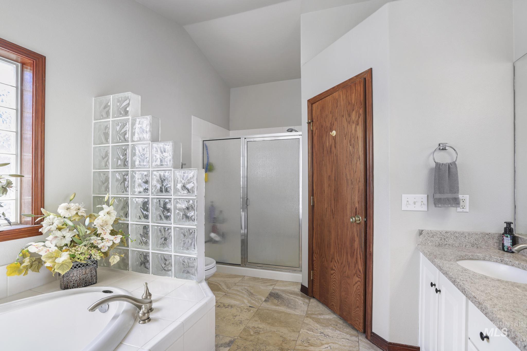 1558 Brookside Loop, Twin Falls, Idaho 83301-3470, 3 Bedrooms, 2 Bathrooms, Residential For Sale, Price $420,369,MLS 98983546