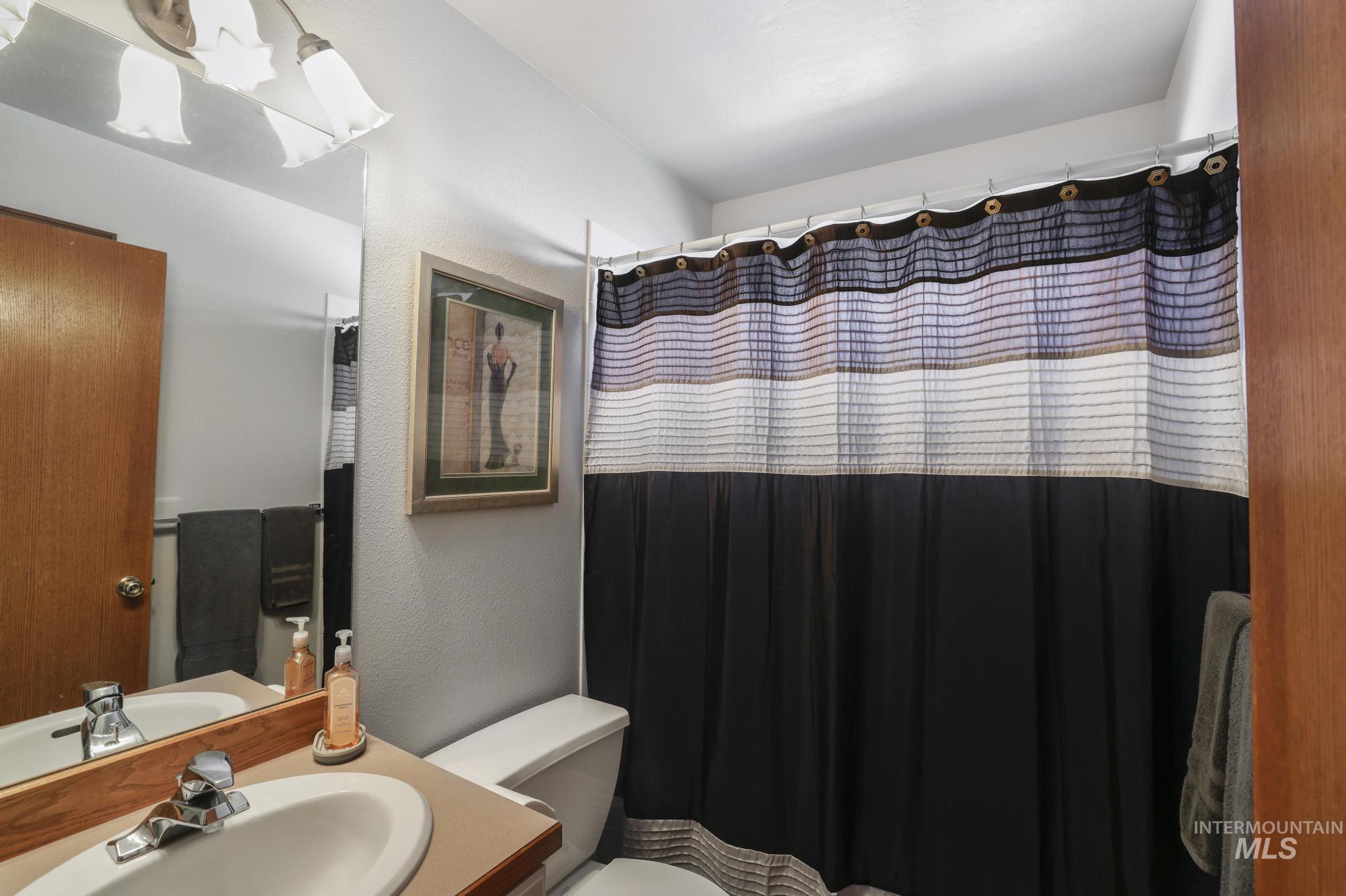 1558 Brookside Loop, Twin Falls, Idaho 83301-3470, 3 Bedrooms, 2 Bathrooms, Residential For Sale, Price $420,369,MLS 98983546