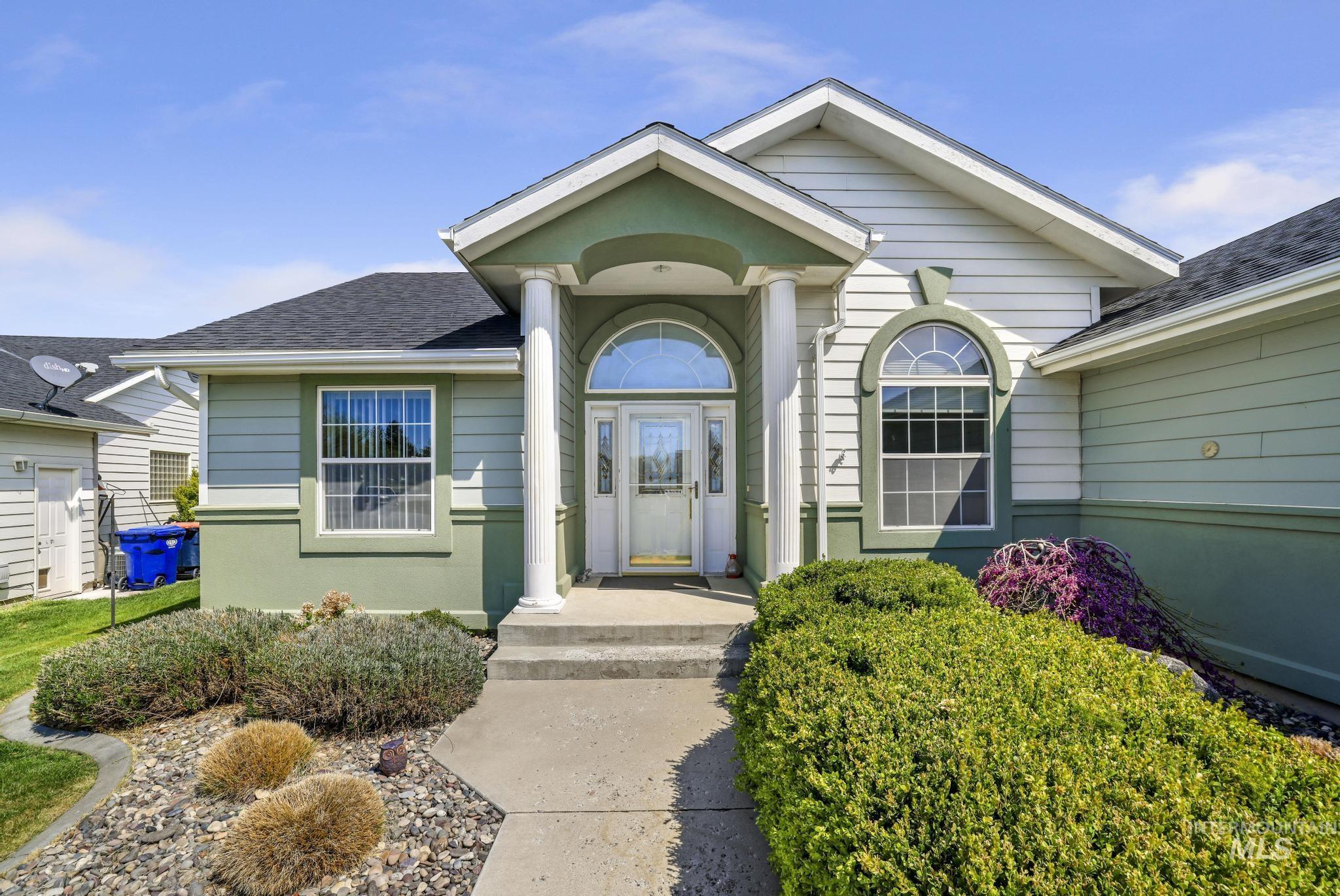 1558 Brookside Loop, Twin Falls, Idaho 83301-3470, 3 Bedrooms, 2 Bathrooms, Residential For Sale, Price $420,369,MLS 98983546